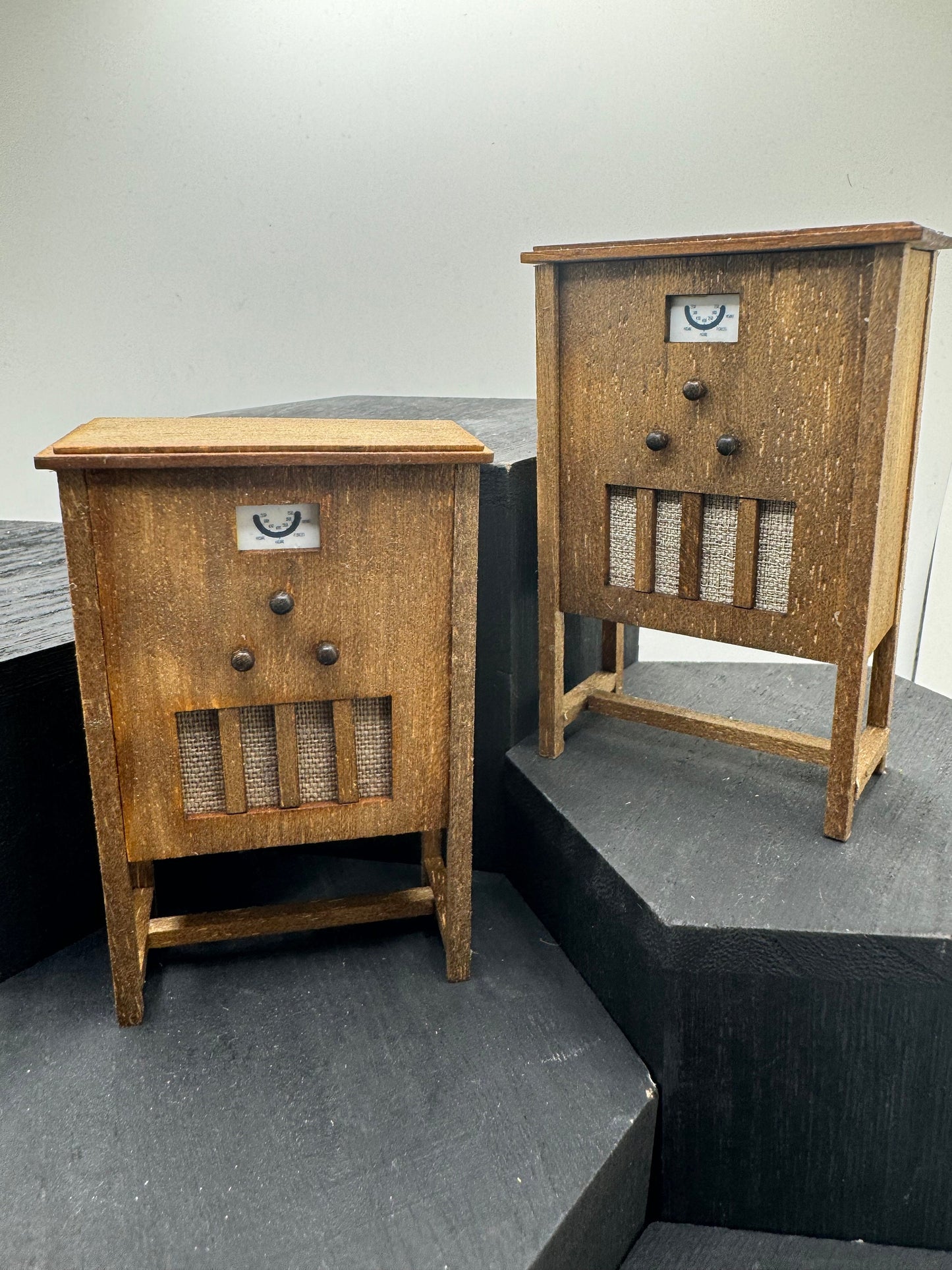 Dolls House Miniatures - 1/12th / 1:12 / Inch Scale vintage console radio x1