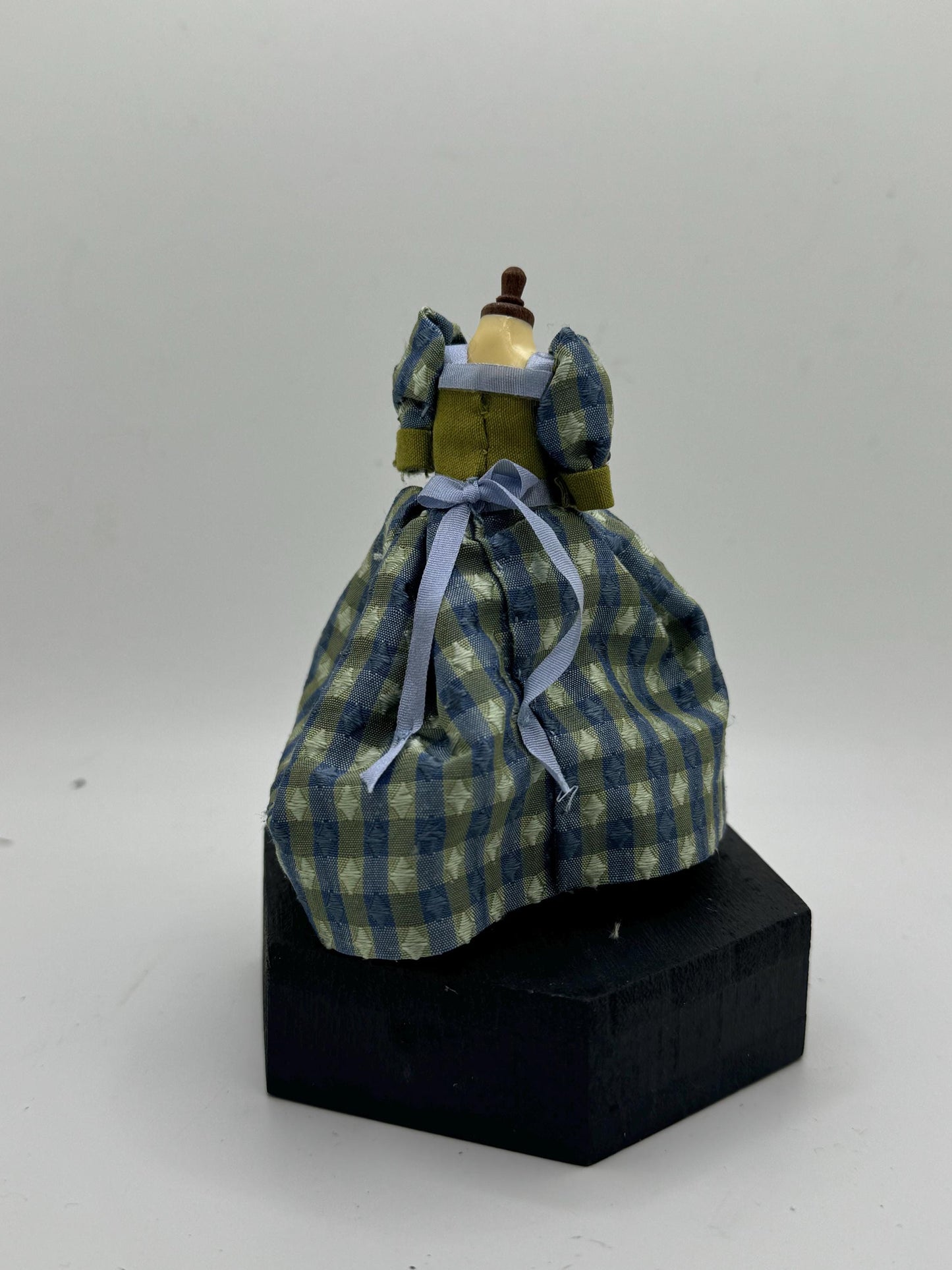 Dolls House Miniatures - 1/12th child’s gown