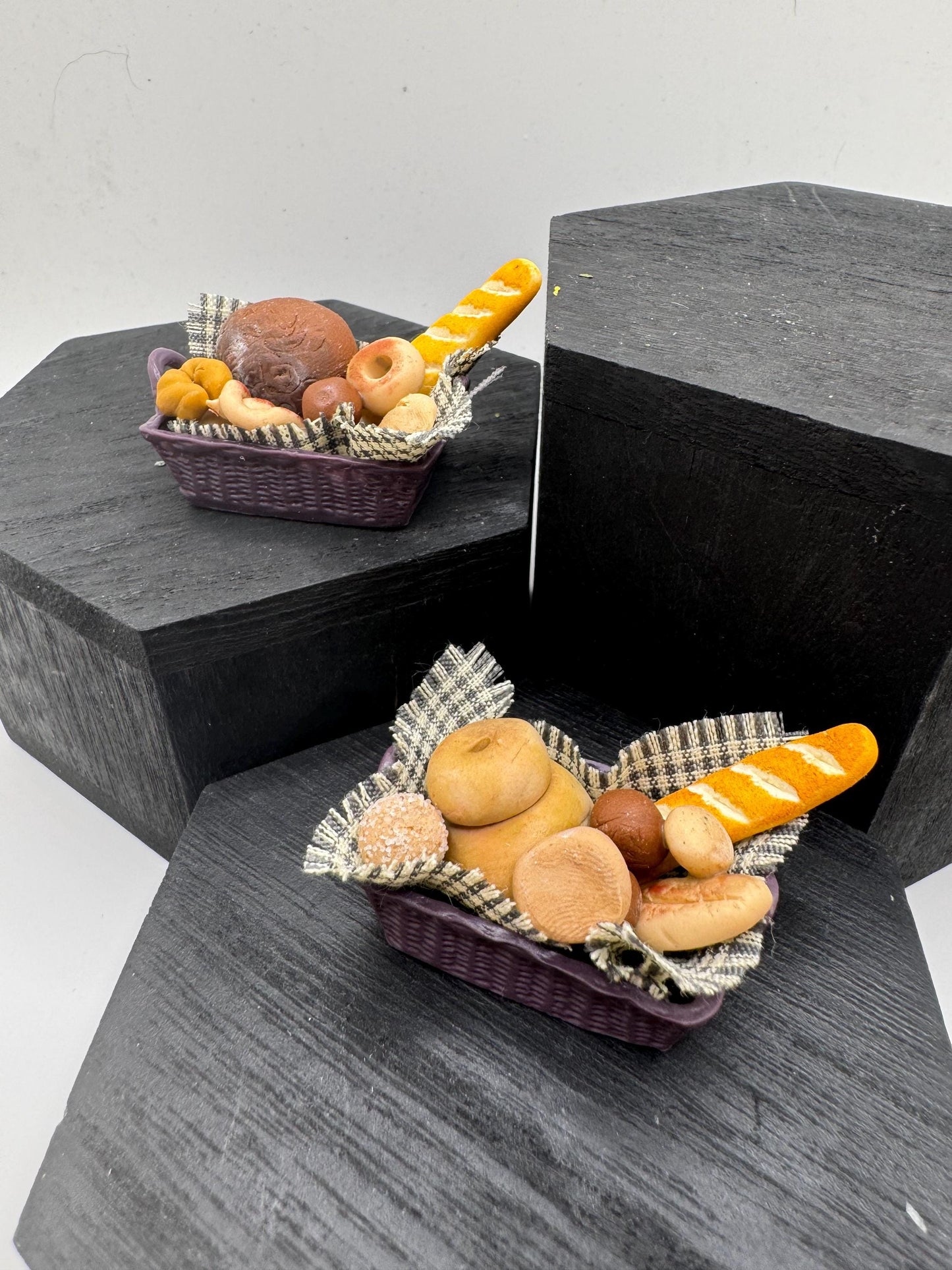 DOLLS HOUSE Miniatures - Bread Basket x1