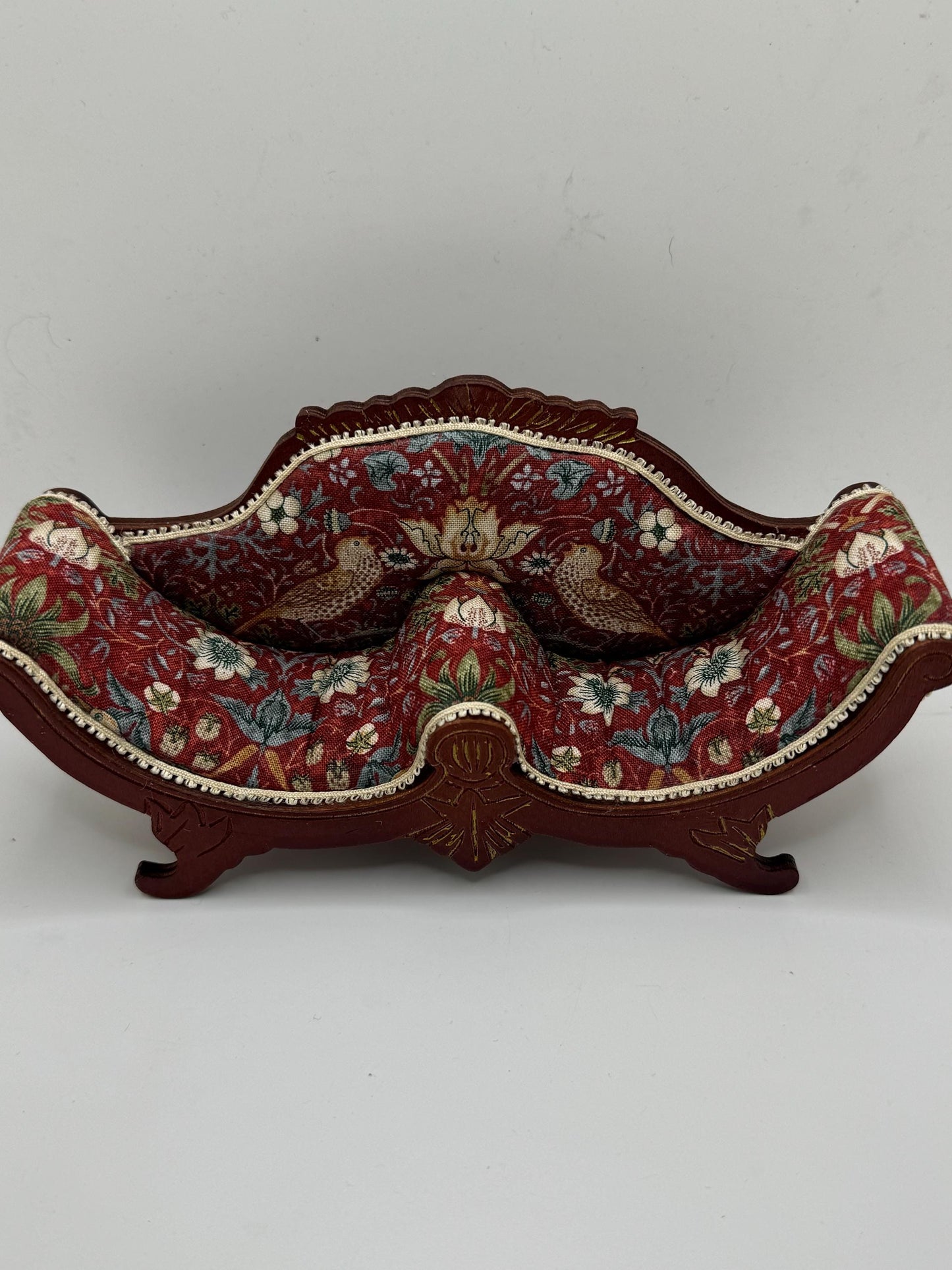 Dolls House Miniatures - 1/12th William Morris fabric elegant Sofa