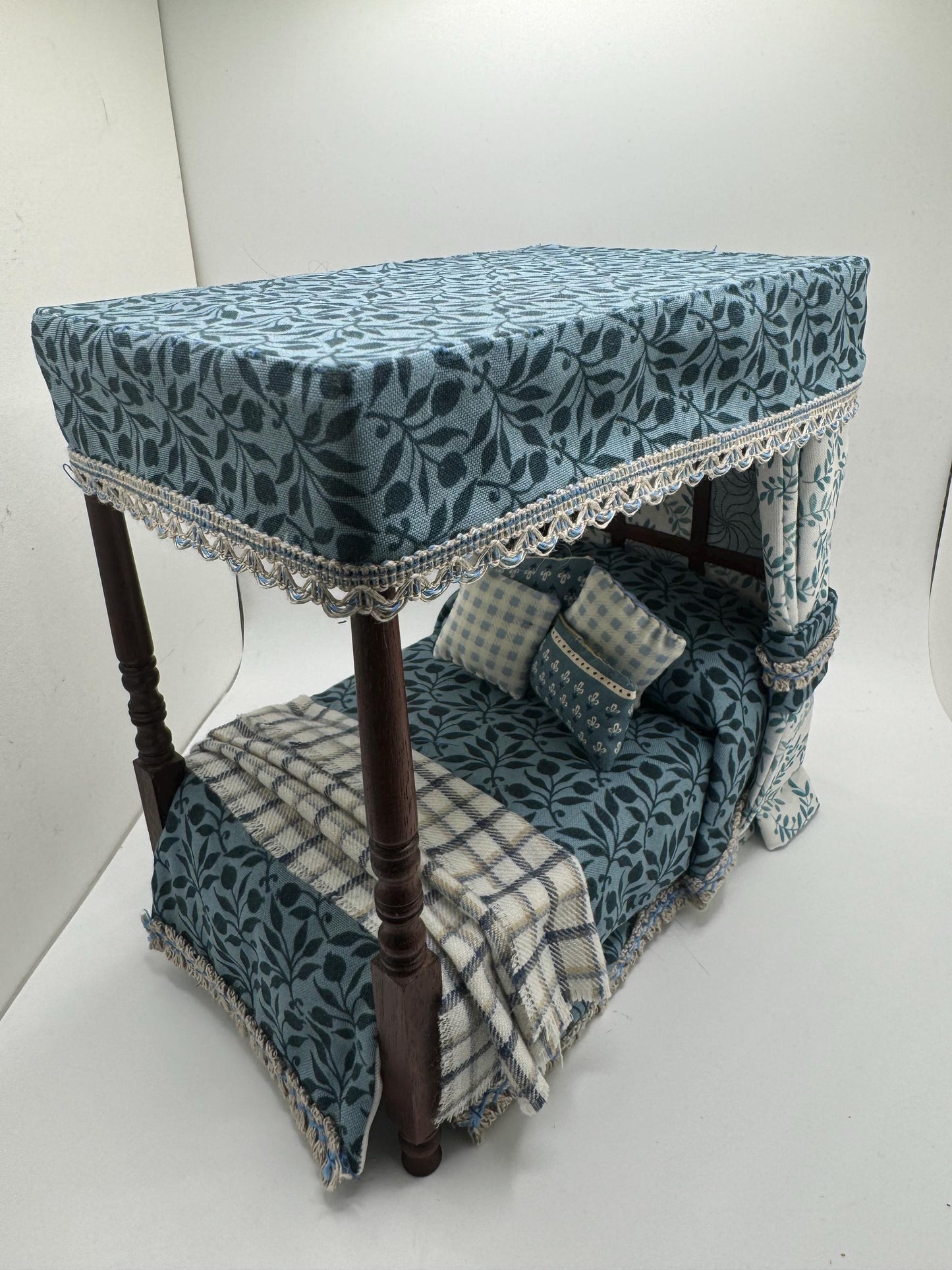 Dolls House Luxury Dressed 1/12th - 1:12 - 1 inch scale Four Poster bed with William Morris fabrics - Mary