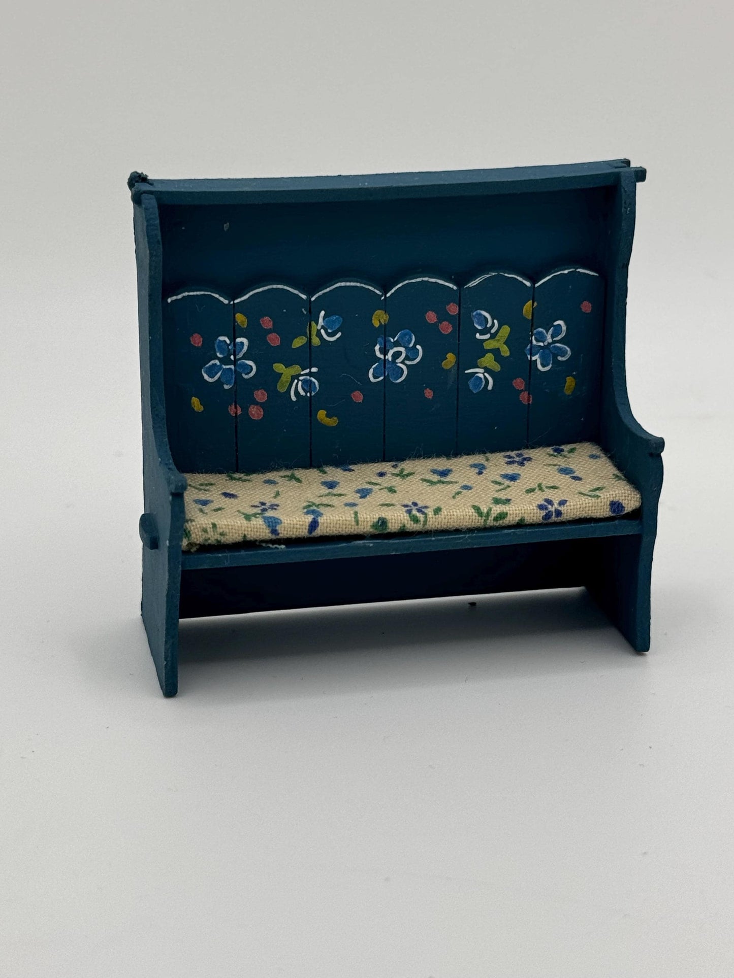 DOLLS HOUSE MINIATURES - 1/24th / 1:24th / Half Inch Scale - settle