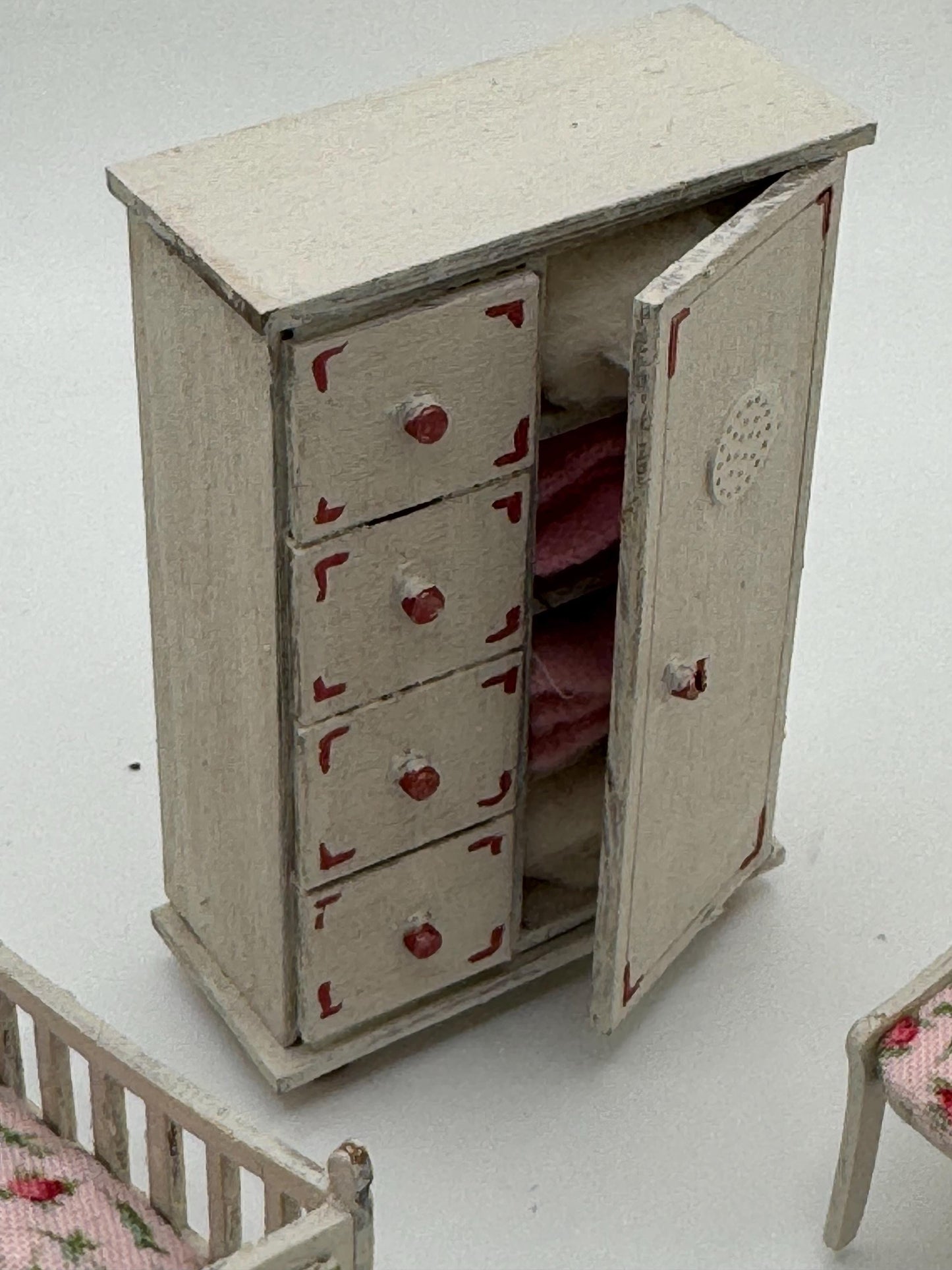 DOLLS HOUSE MINIATURES - 1/24th / 1:24th / Half Inch Scale - nursery set ( 3 pcs)