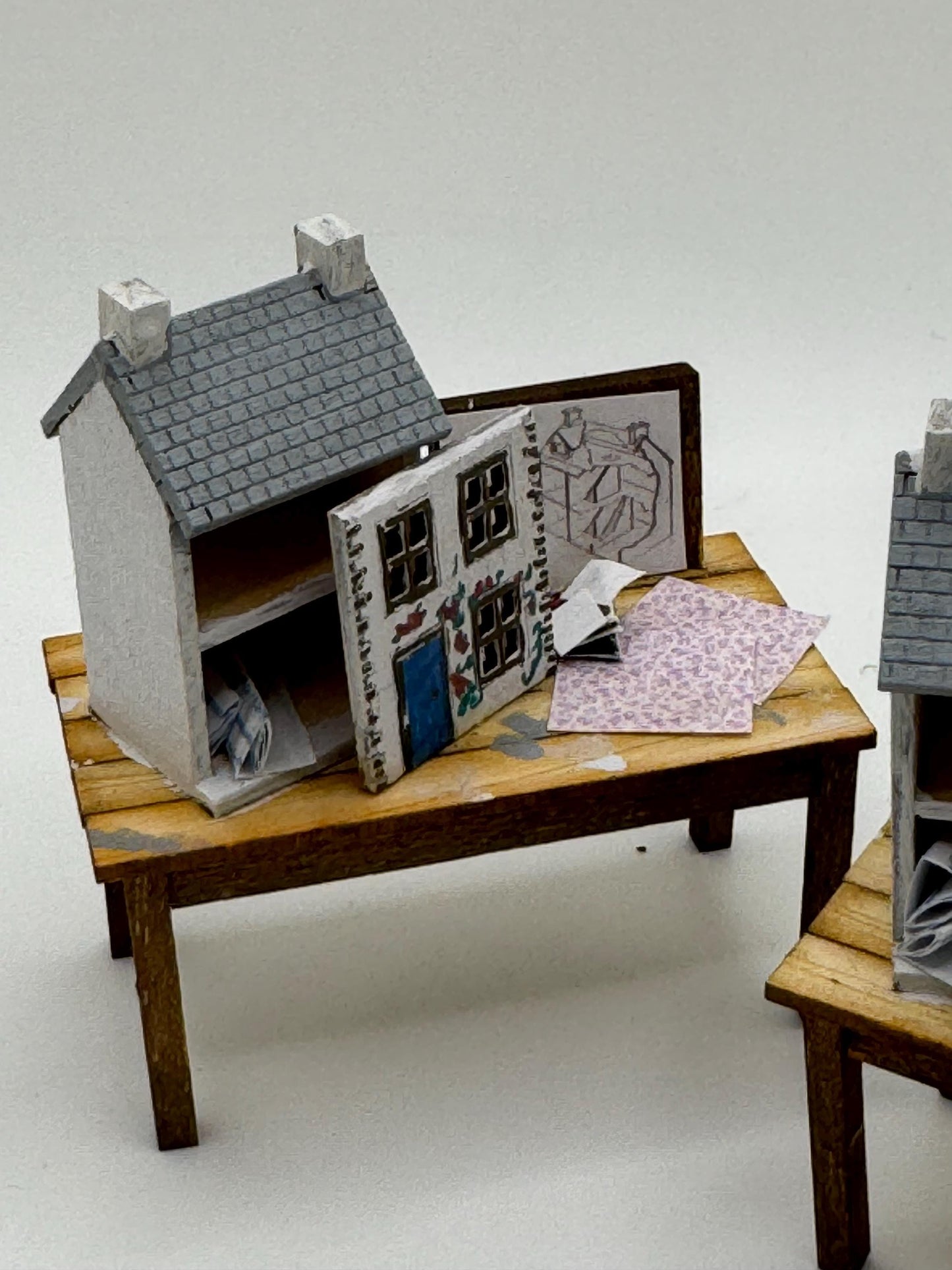 DOLLS HOUSE MINIATURES - 1/24th / 1:24th / Half Inch Scale - dolls house making table x 1