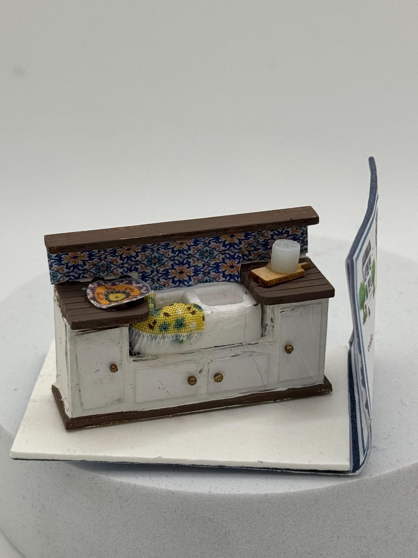 Dolls House 1/48th / 1:48 / Quarter Scale kitchen sink / Cupboard