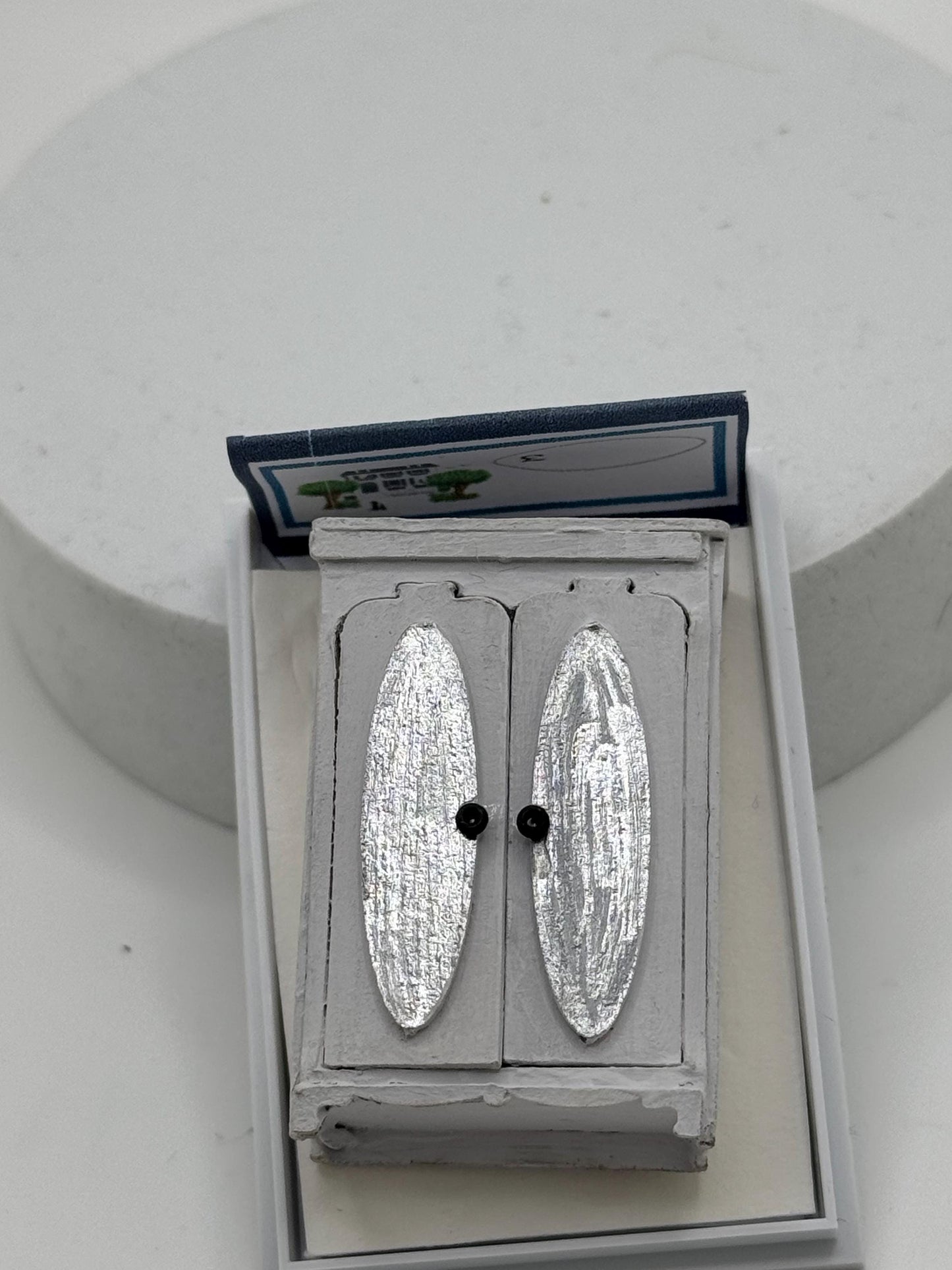 Dolls House 1/48th / 1:48 /Quarter Scale - wardrobe