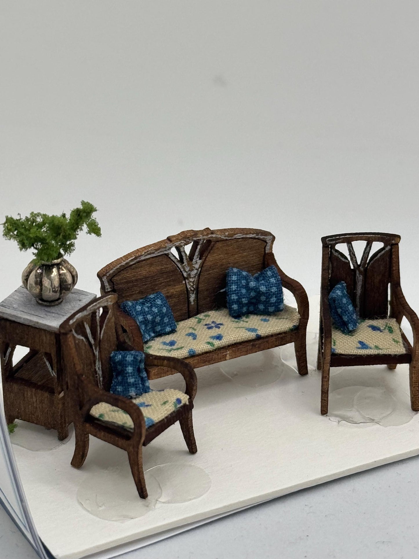 Dolls House 1/48th / 1:48 /Quarter Scale - Art Nouveau Chair Set