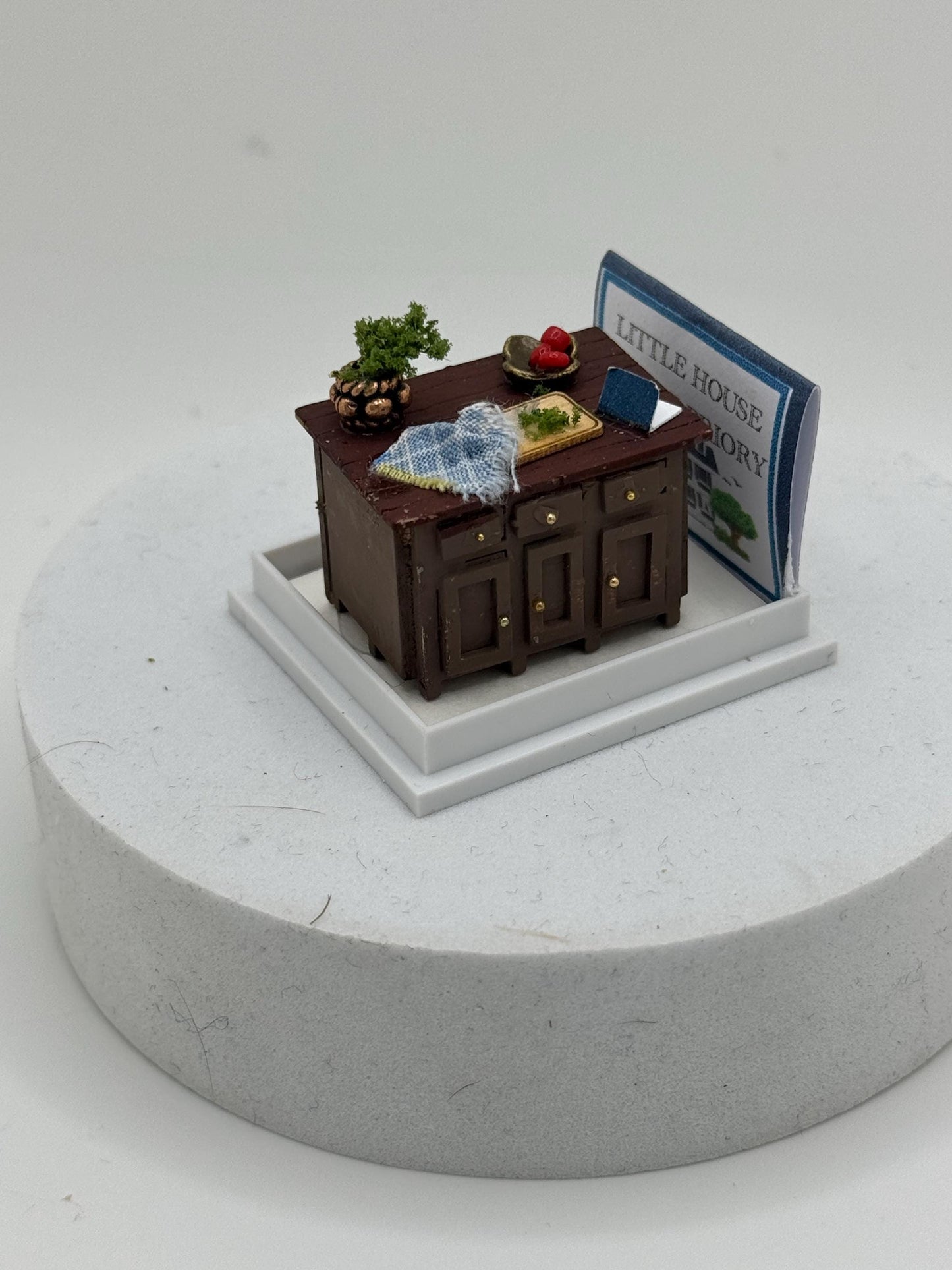 Dolls House 1/48th / 1:48 /Quarter Scale - kitchen island unit