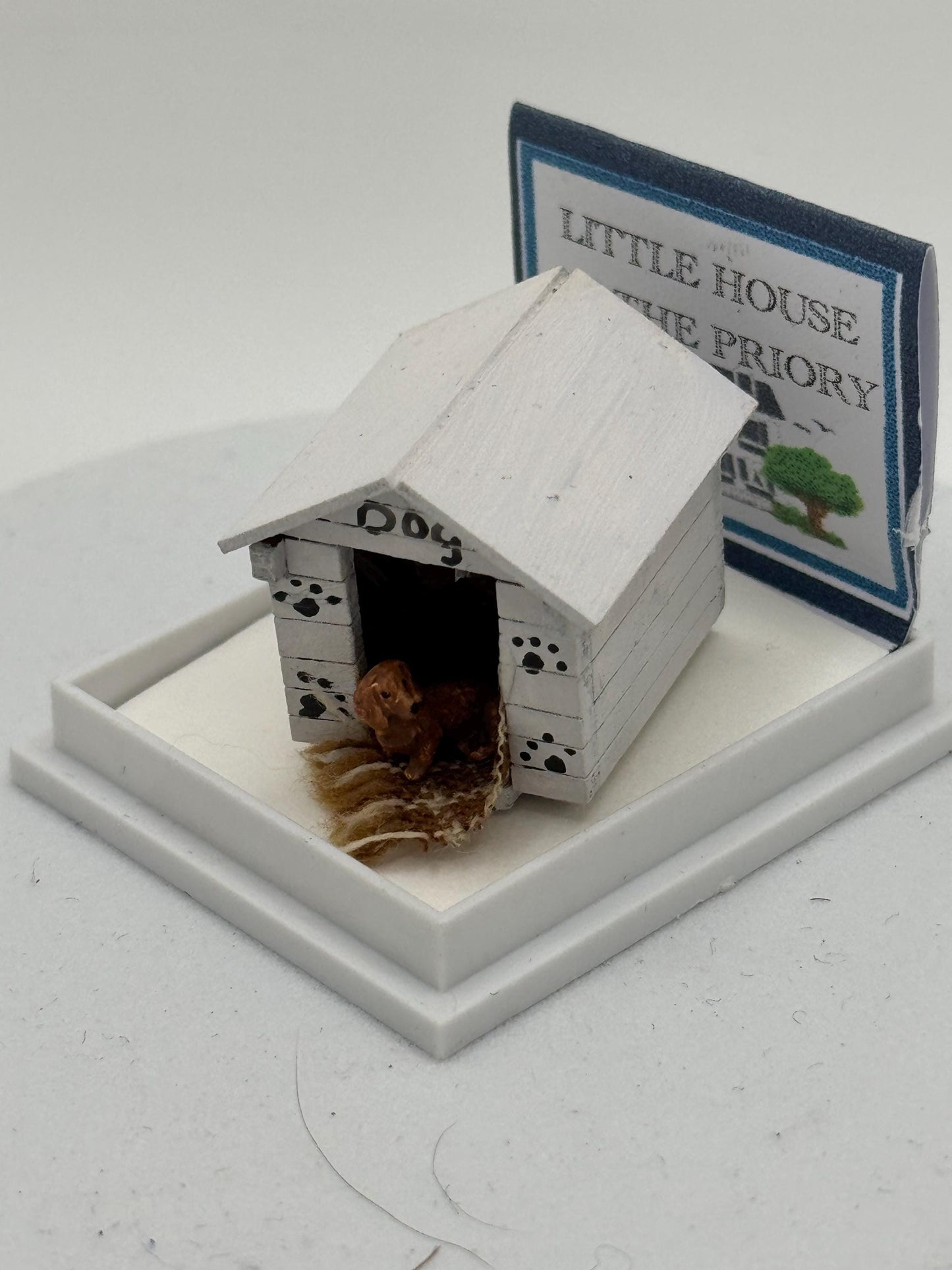 Dolls House 1/48th / 1:48 /Quarter Scale - dog kennel
