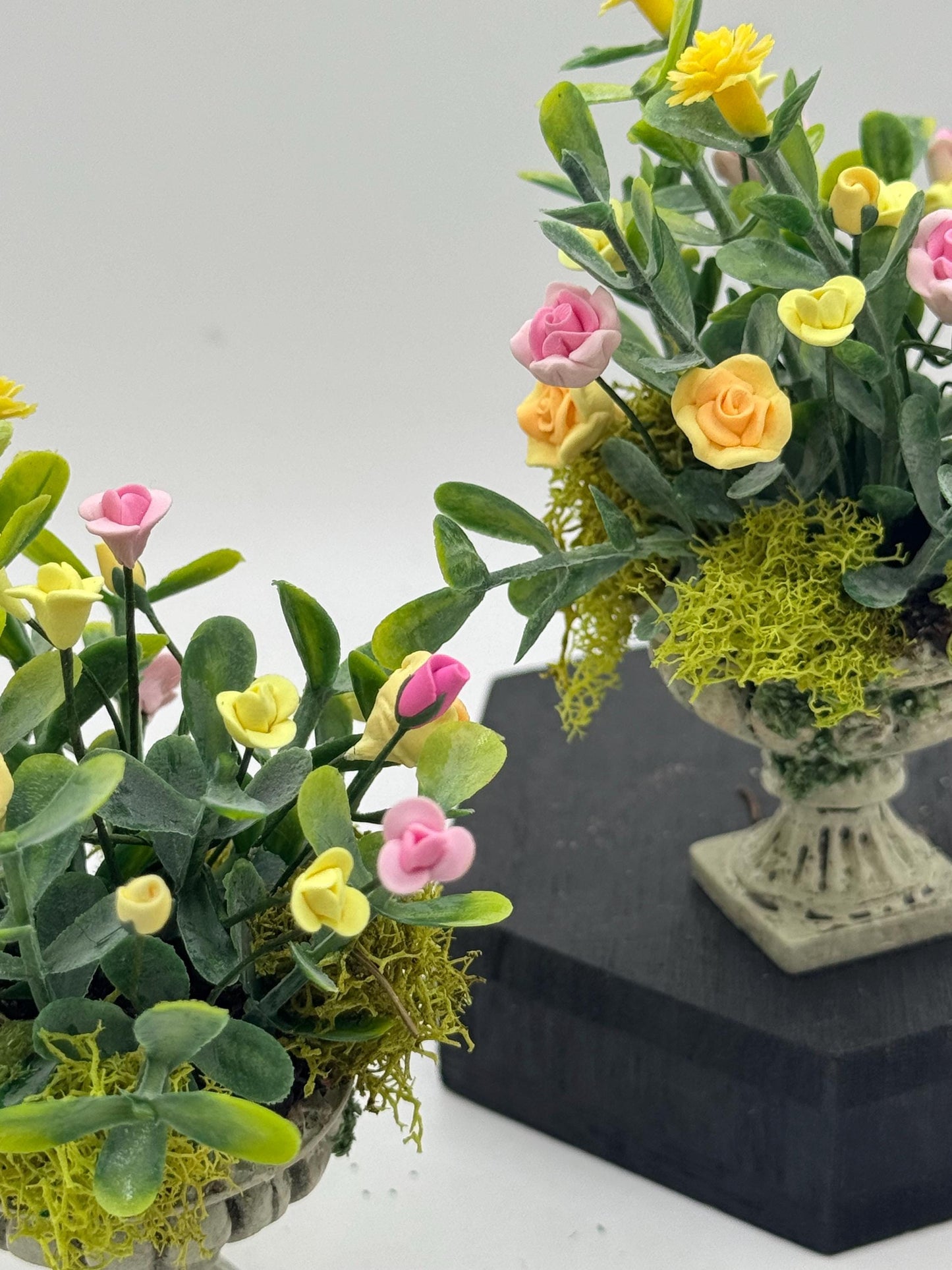 Dolls House Miniatures - Urn Planter x1