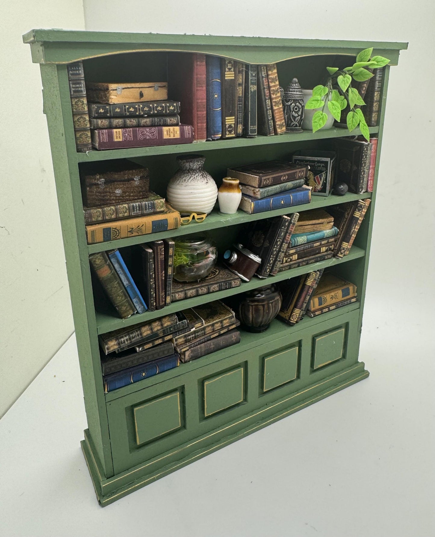 Dolls House Miniatures - 1/12th Cotswold Green Bookshelf / Bookcase