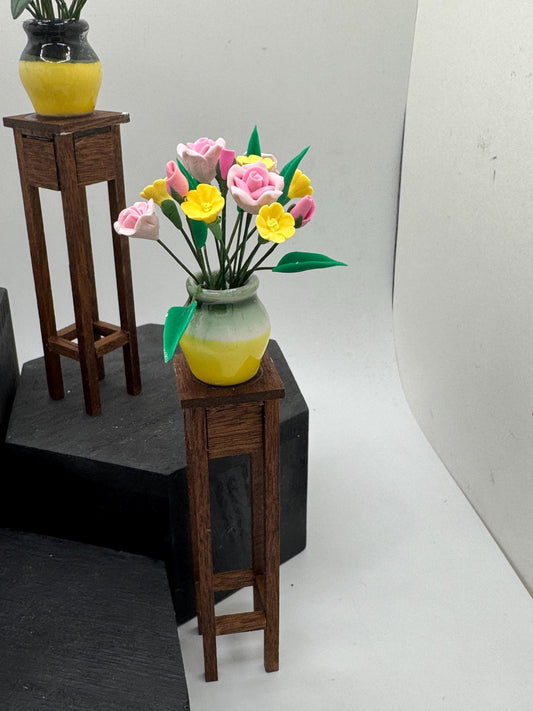 Dolls House Miniatures - 1/12 Plant Table stand with flowers x1