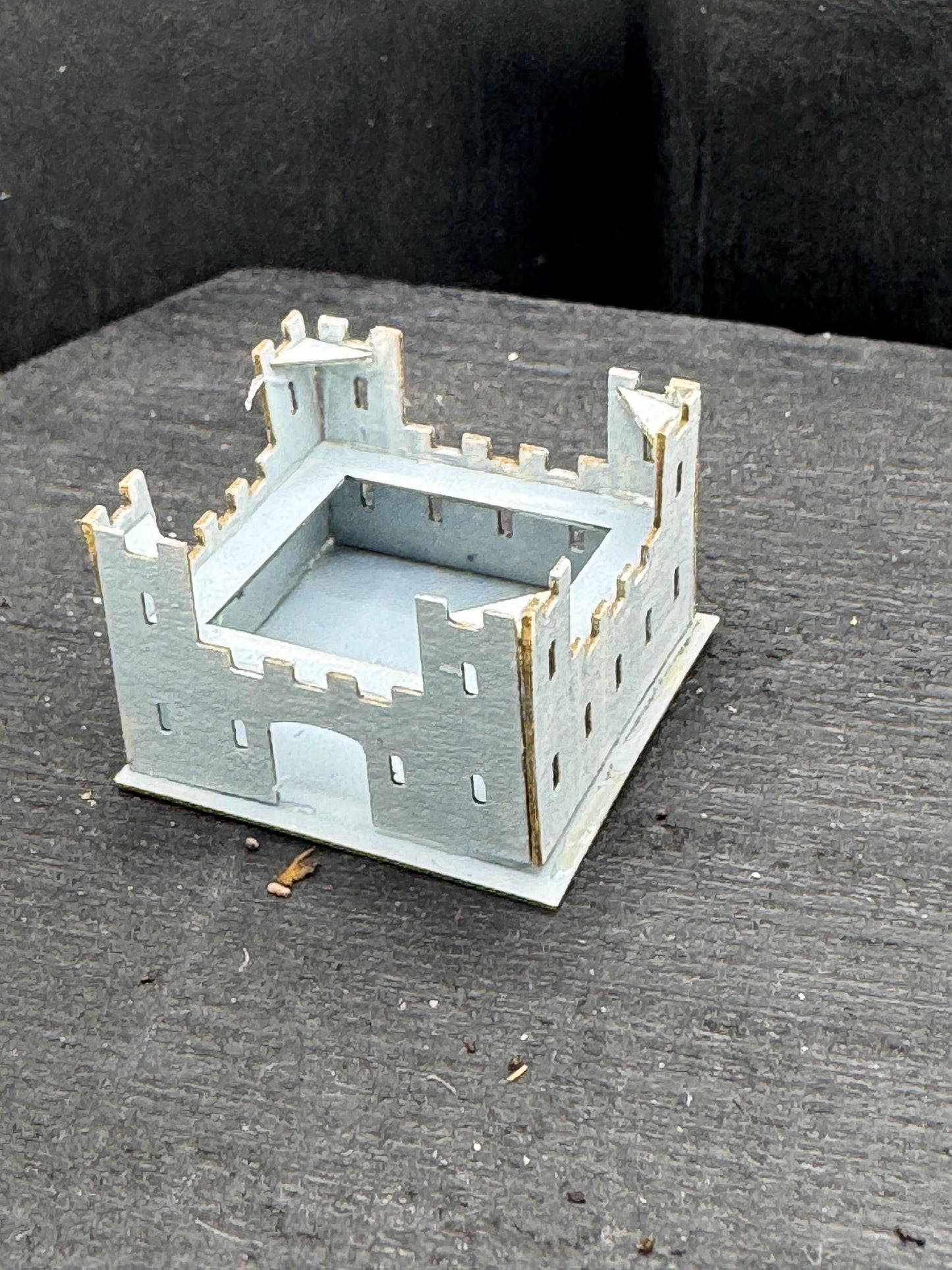 Dolls House Miniatures - 1/24th / 1:24 / Quarter Inch Scale Toy Fort /castle