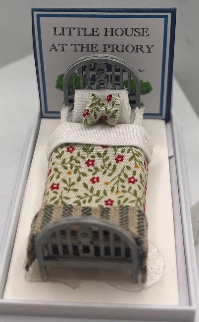 Dolls House Miniatures ( 1/48th - 1:48 - 1/4" - Quarter Inch Scale ) - Single Bed - Rosa