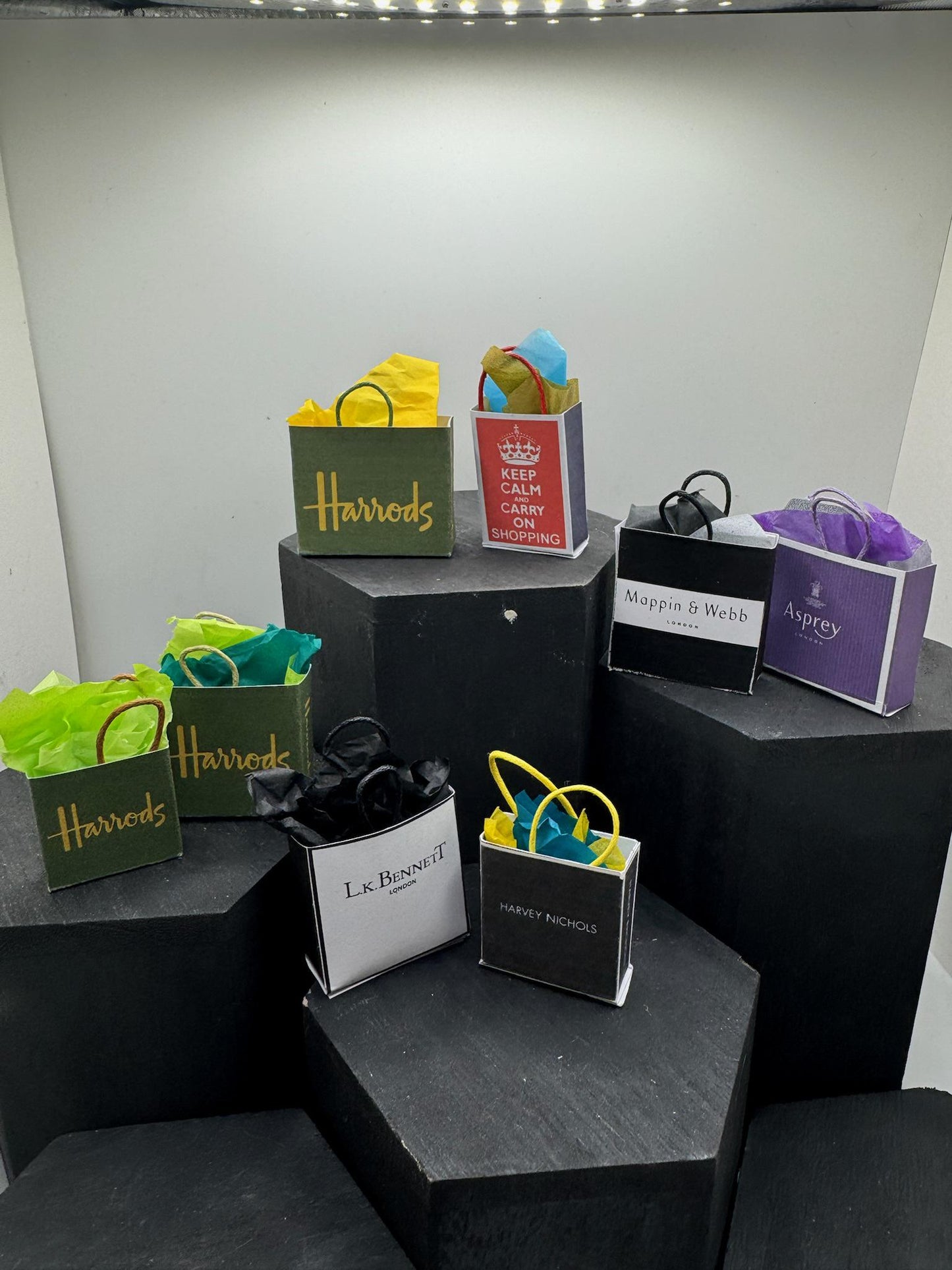 Dolls House Miniatures- 1/12th Shopping Bags x8 - SET 12 - London