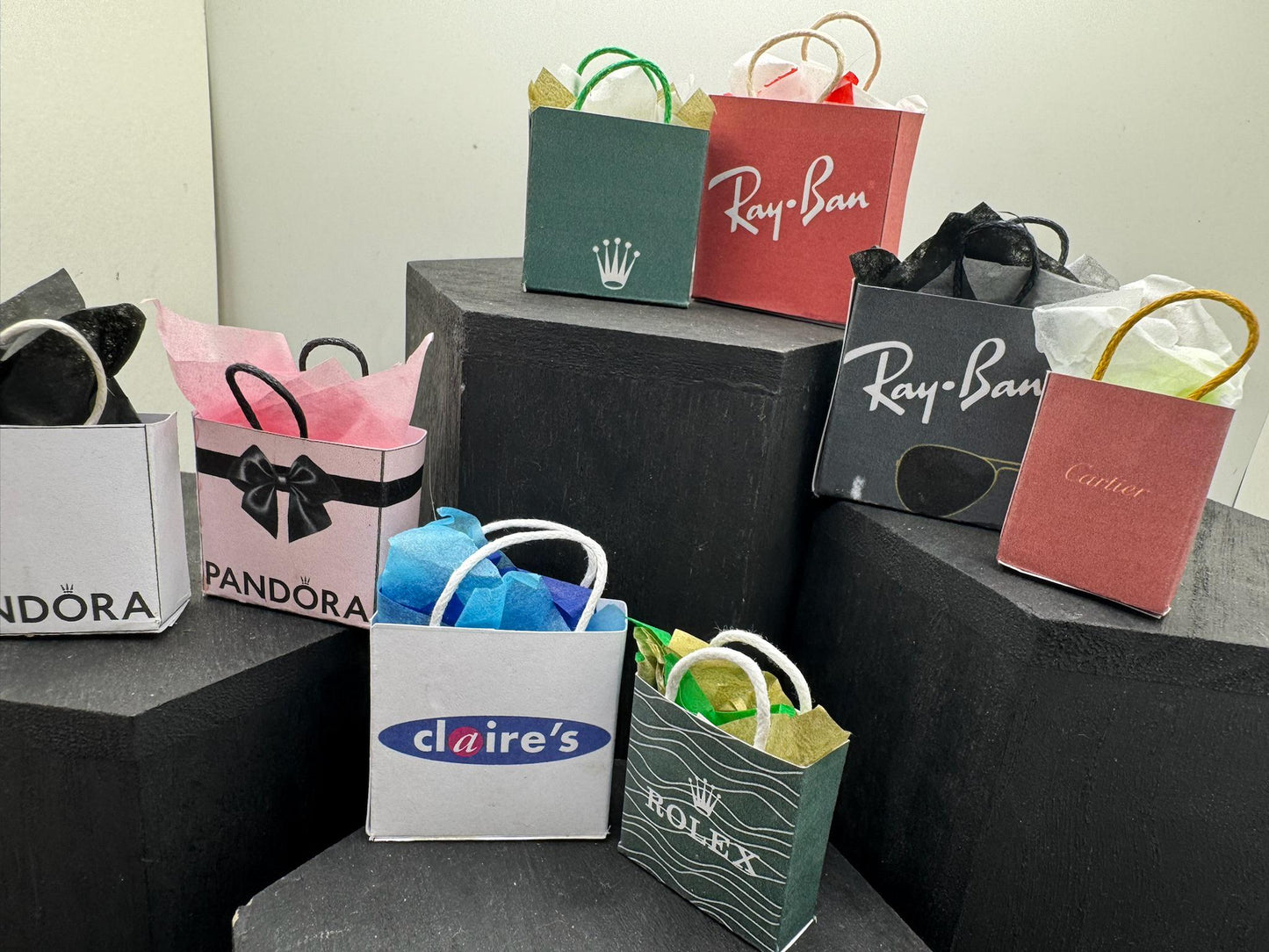 Dolls House Miniatures- 1/12th Shopping Bags x8 - SET 18 - Accessories