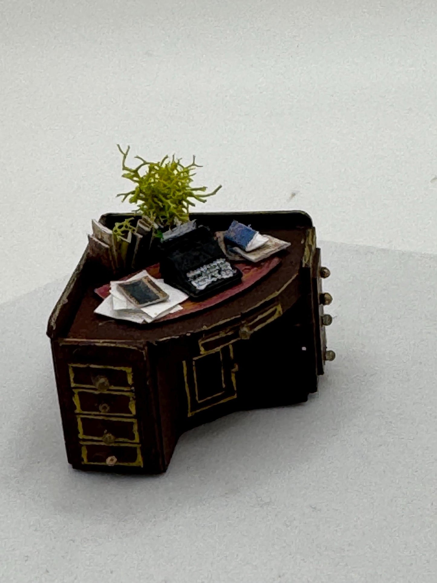 Dolls House 1/48th - Corner Desk
