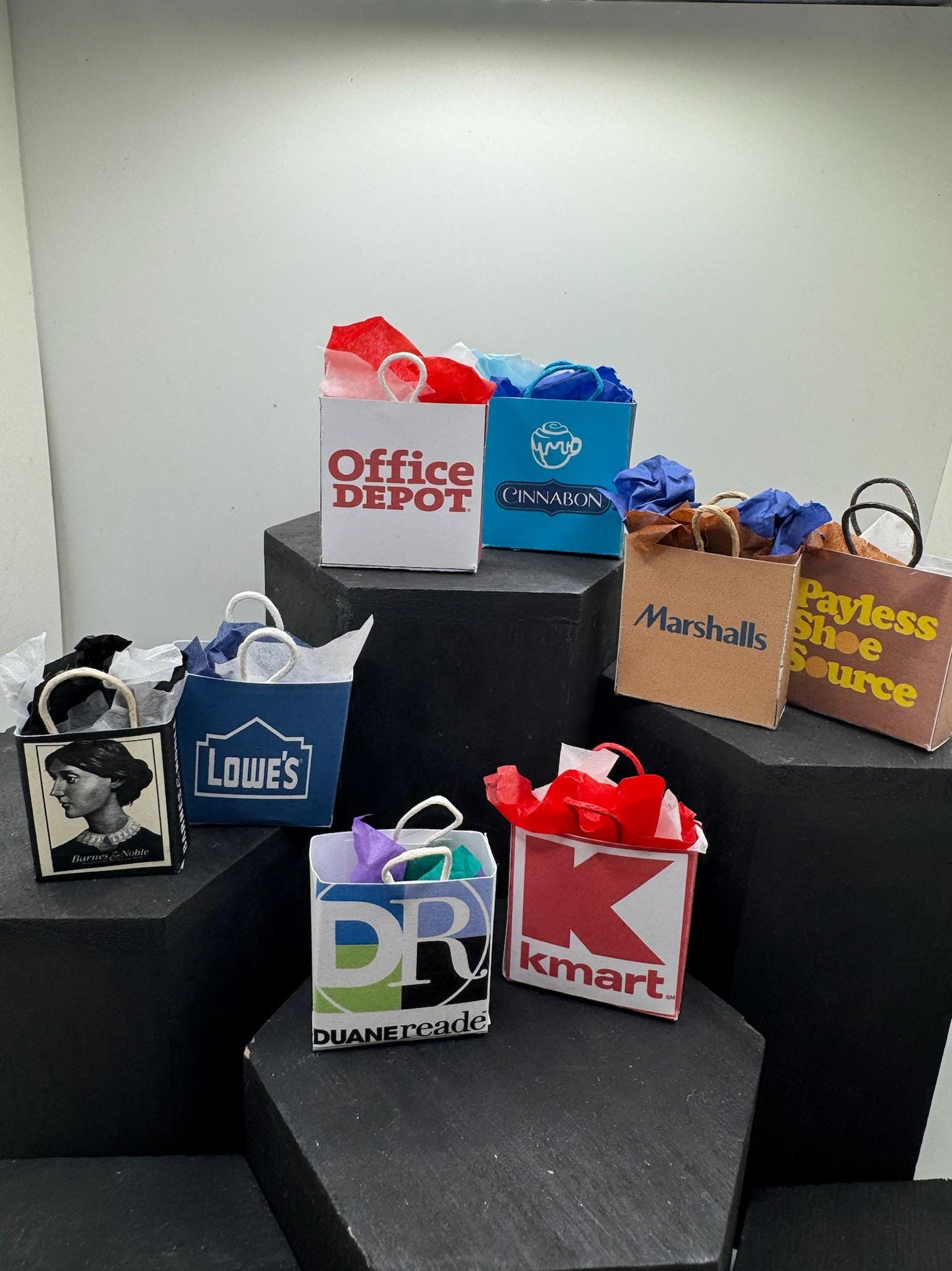 Dolls House Miniatures- 1/12th Shopping Bags x8 - SET 26 - USA Stores