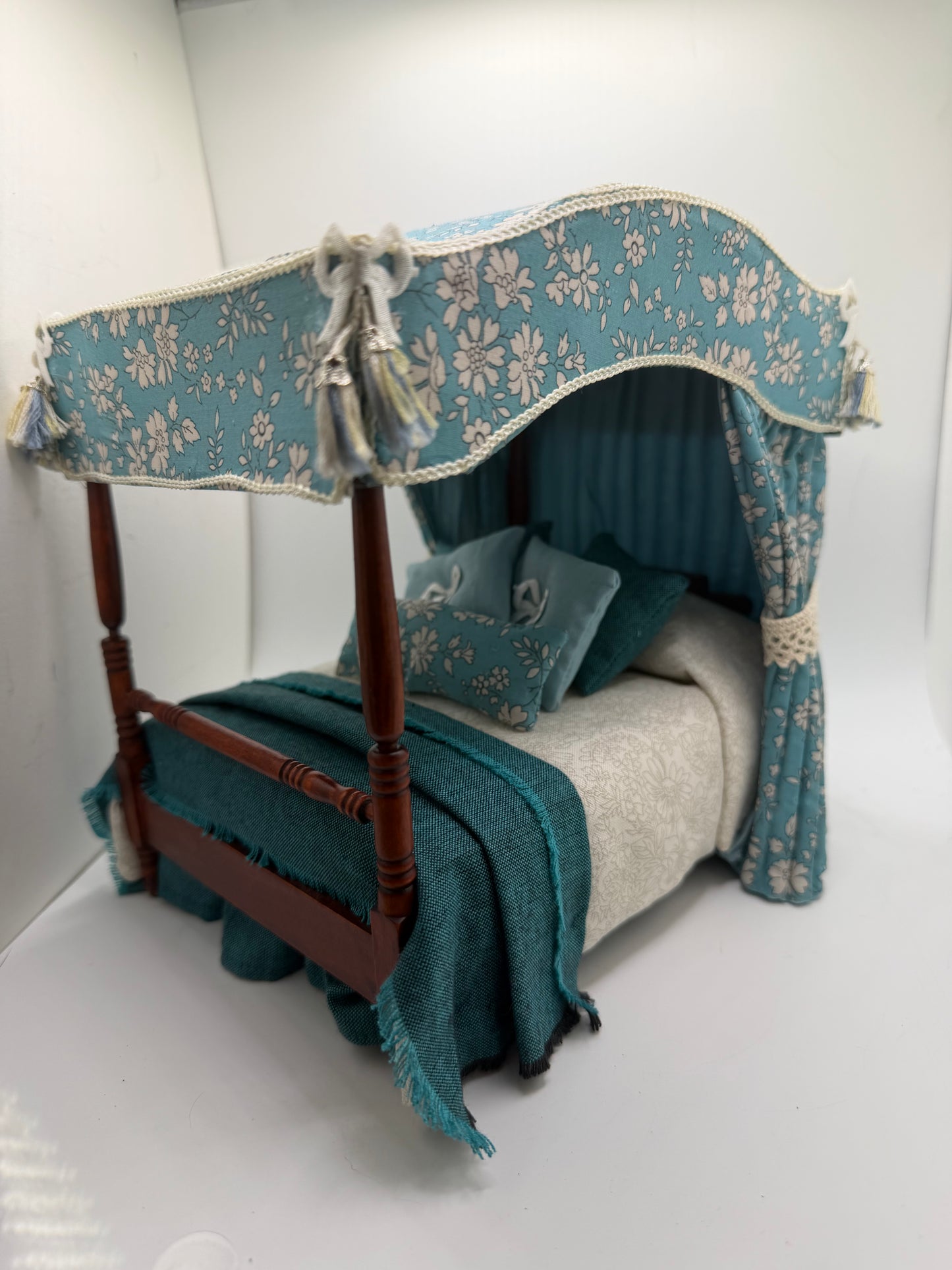 1/12th - 1:12 - 1 inch scale Bow Top Four Poster bed with Liberty fabrics