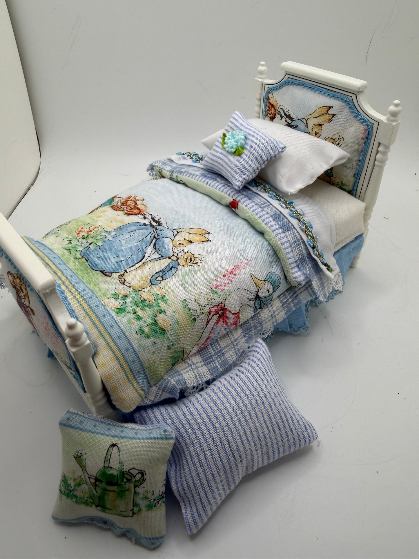 1/12th - 1:12 - 1 inch scale Beatrix Potter Single bed (2 available)