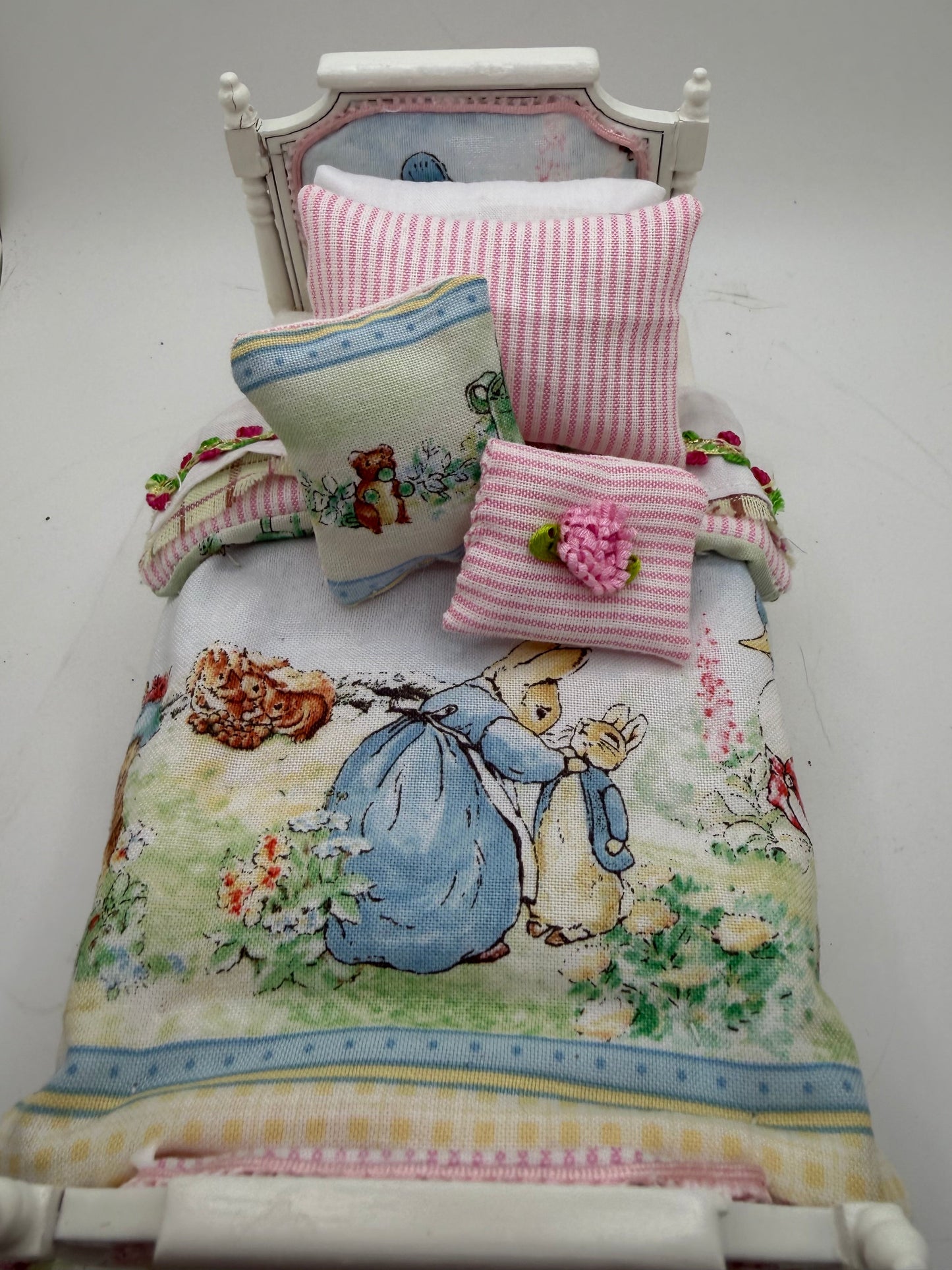 1/12th - 1:12 - 1 inch scale Beatrix Potter Single bed (2 available)