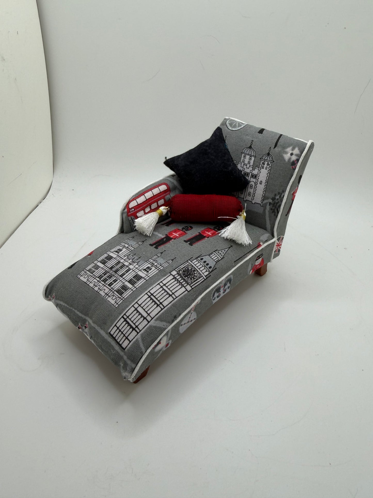 1/12th Chaise - London, Royal