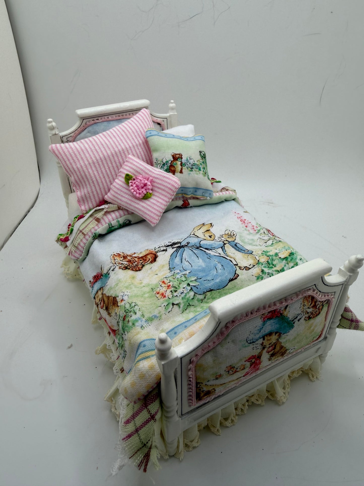 1/12th - 1:12 - 1 inch scale Beatrix Potter Single bed (2 available)