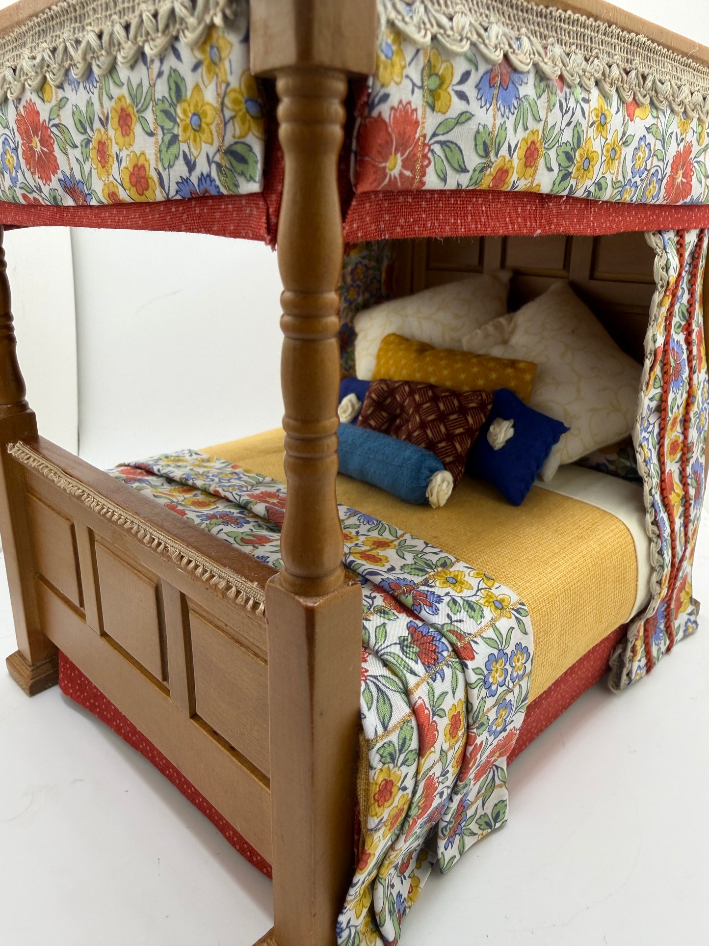 1/12th - 1:12 - 1 inch scale Four Poster bed with Liberty fabrics