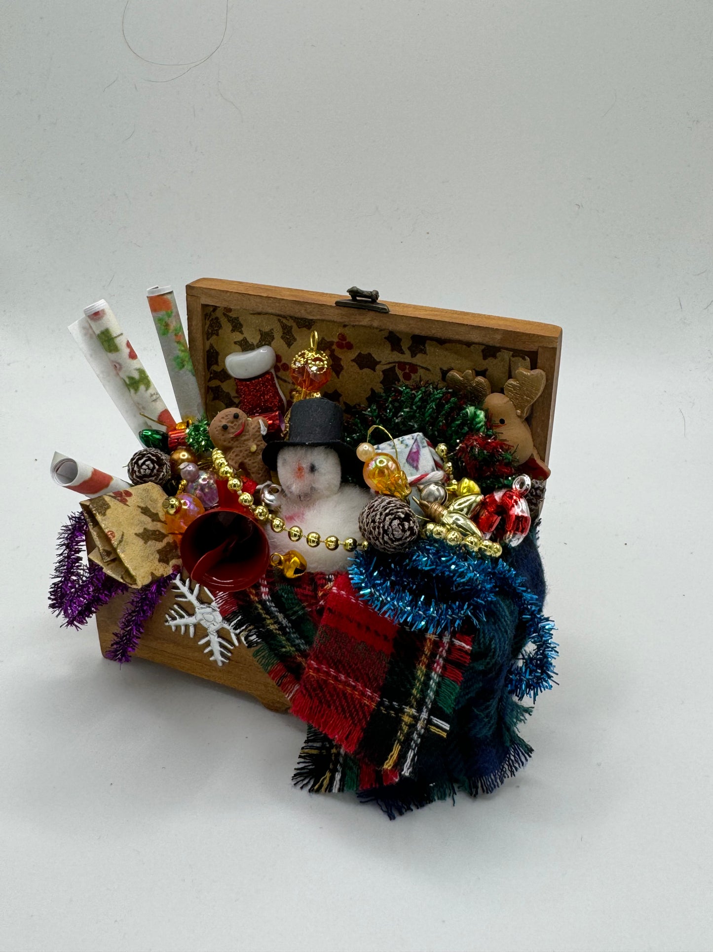 1/12th - Christmas Decorations Chest