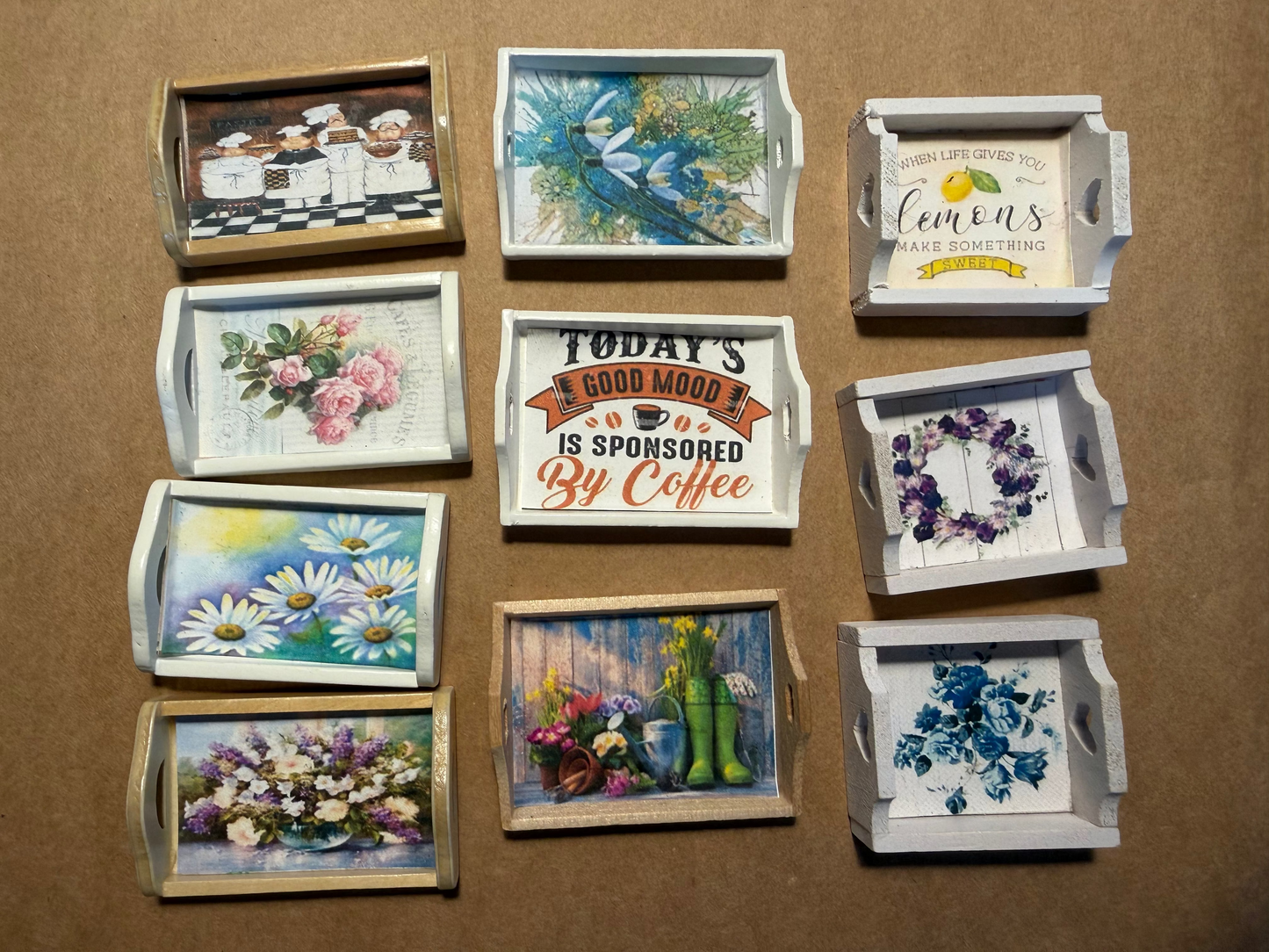 Dolls House Miniatures - tray with picture x1