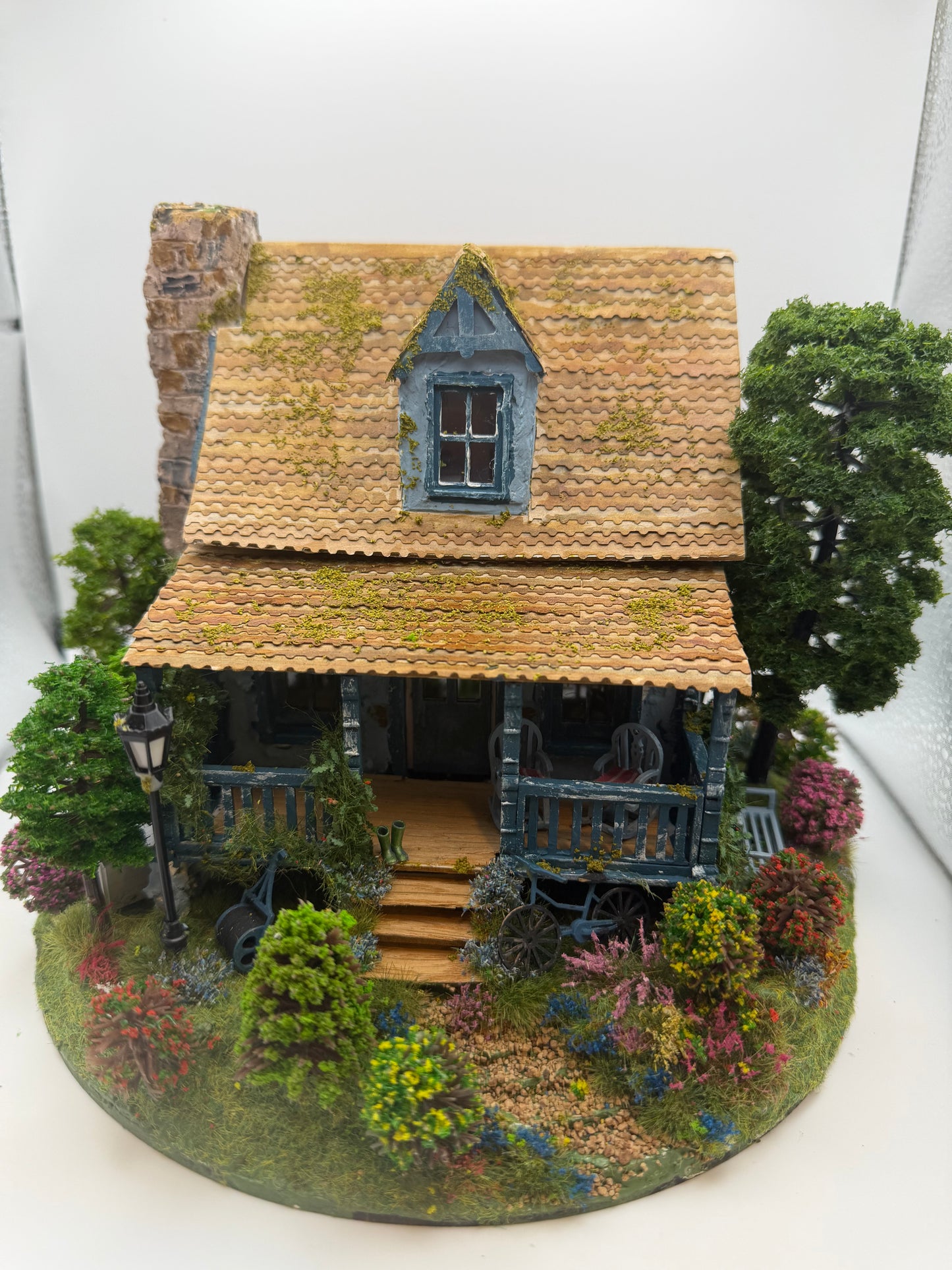 1/48th - 1:48th - 1/48 - Quarter Inch Scale Gardeners Retreat Cottage - OOAK