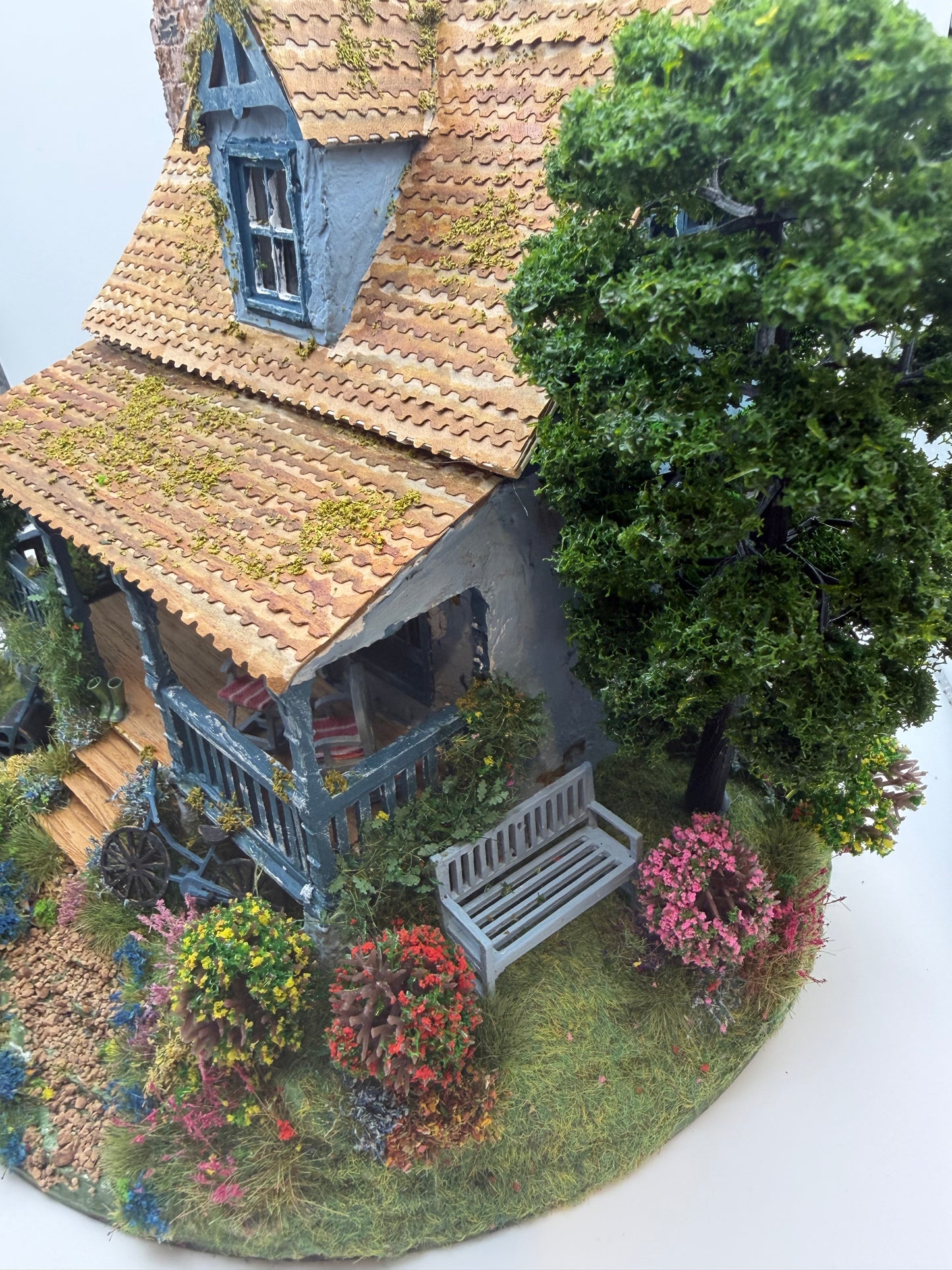 1/48th - 1:48th - 1/48 - Quarter Inch Scale Gardeners Retreat Cottage - OOAK