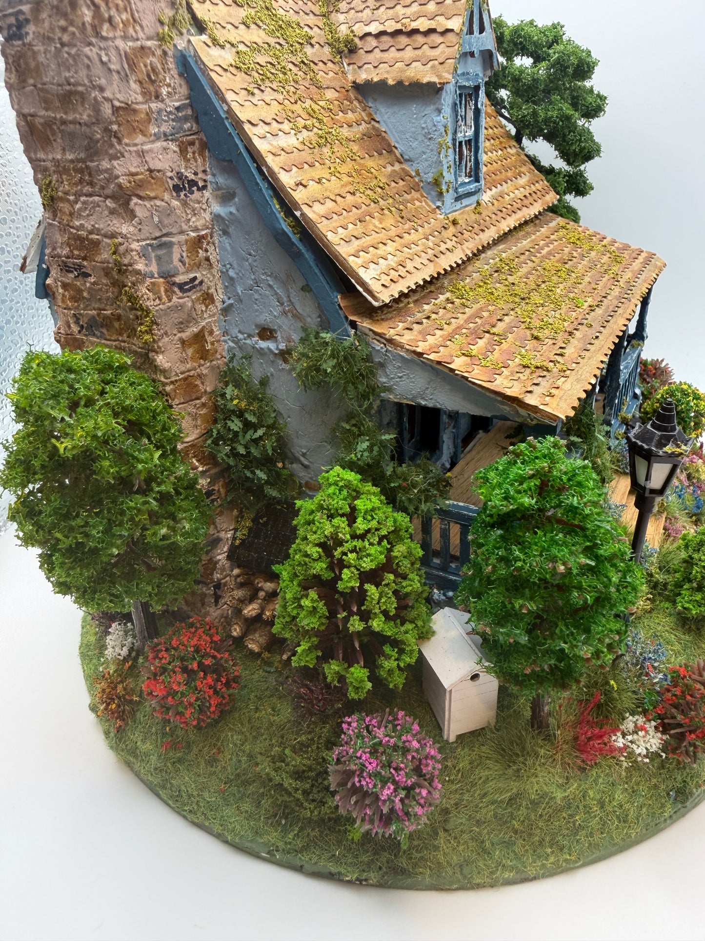 1/48th - 1:48th - 1/48 - Quarter Inch Scale Gardeners Retreat Cottage - OOAK