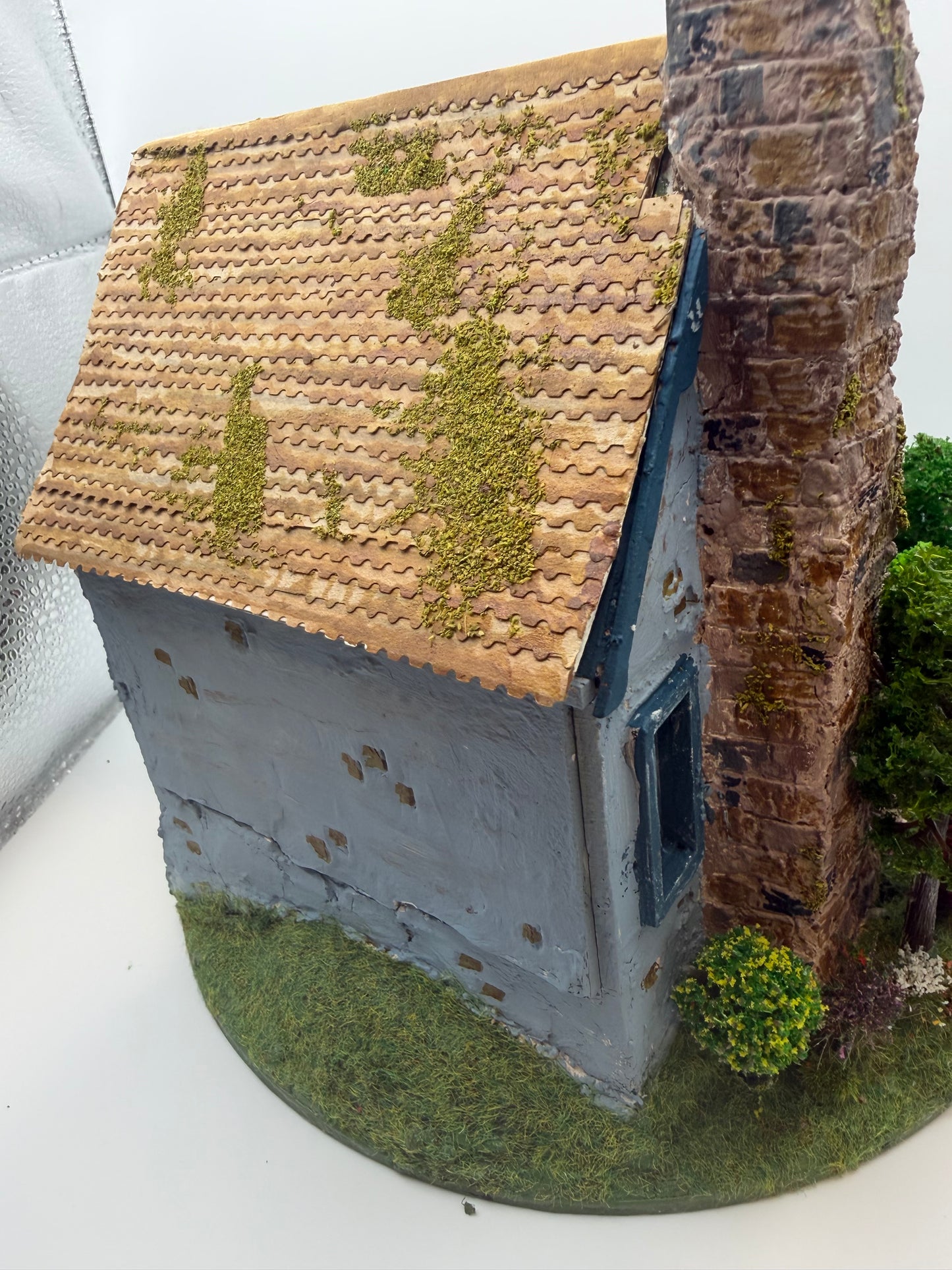 1/48th - 1:48th - 1/48 - Quarter Inch Scale Gardeners Retreat Cottage - OOAK