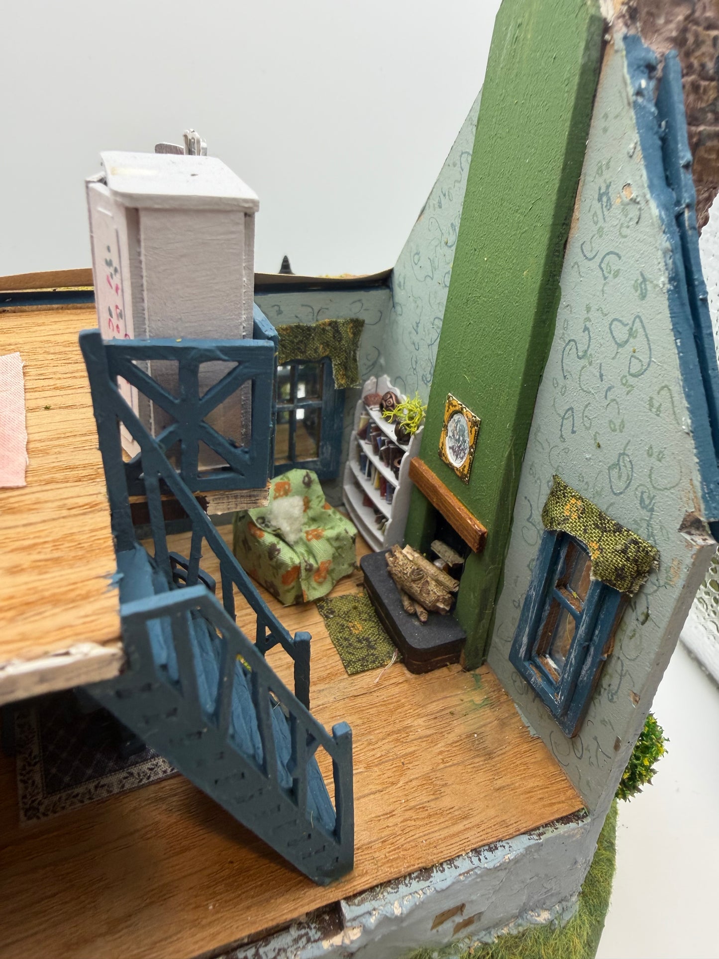 1/48th - 1:48th - 1/48 - Quarter Inch Scale Gardeners Retreat Cottage - OOAK