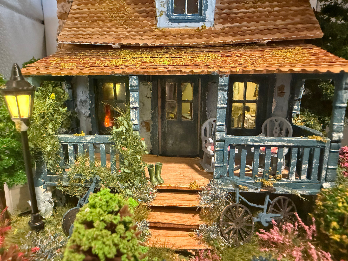 1/48th - 1:48th - 1/48 - Quarter Inch Scale Gardeners Retreat Cottage - OOAK