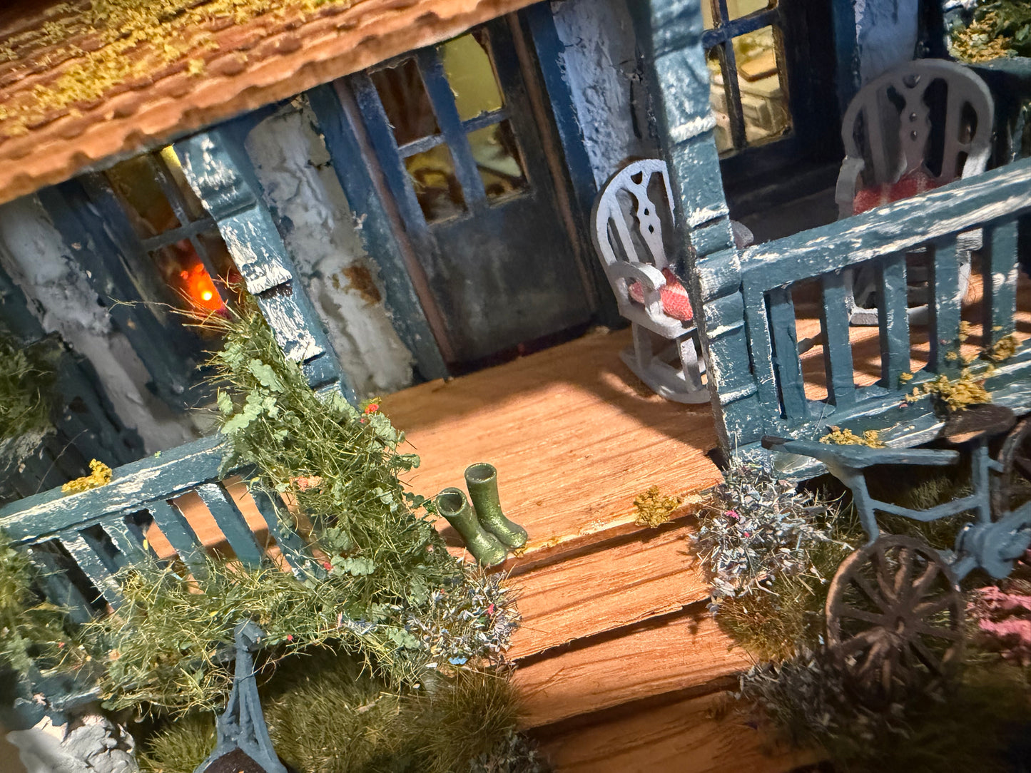 1/48th - 1:48th - 1/48 - Quarter Inch Scale Gardeners Retreat Cottage - OOAK