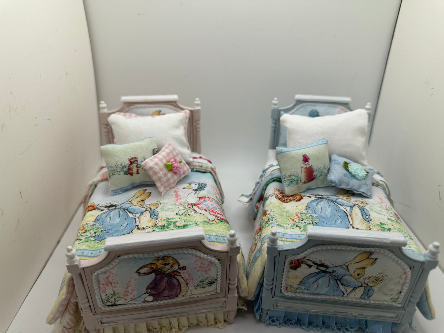 1/12th - 1:12 - 1 inch scale Beatrix Potter Single bed (2 available)