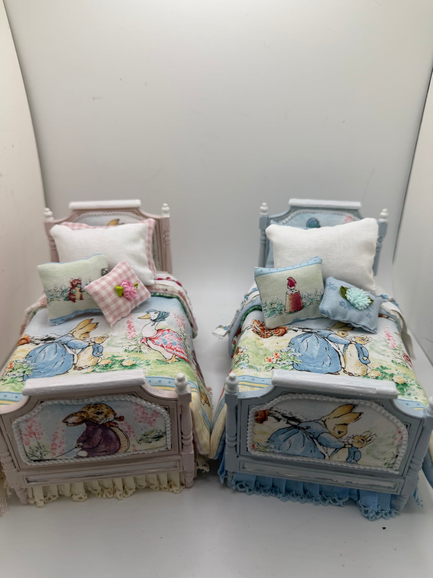 1/12th - 1:12 - 1 inch scale Beatrix Potter Single bed (2 available)
