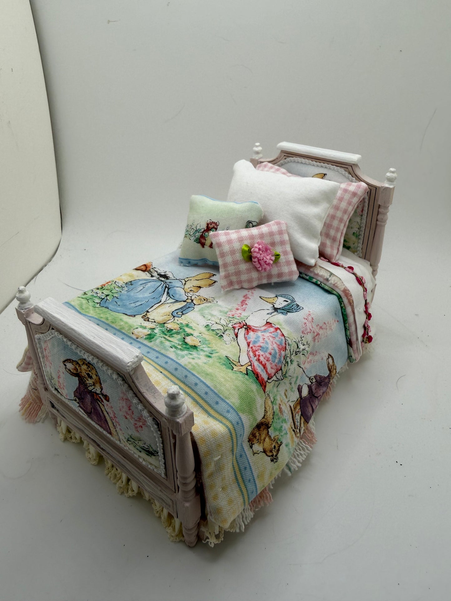 1/12th - 1:12 - 1 inch scale Beatrix Potter Single bed (2 available)