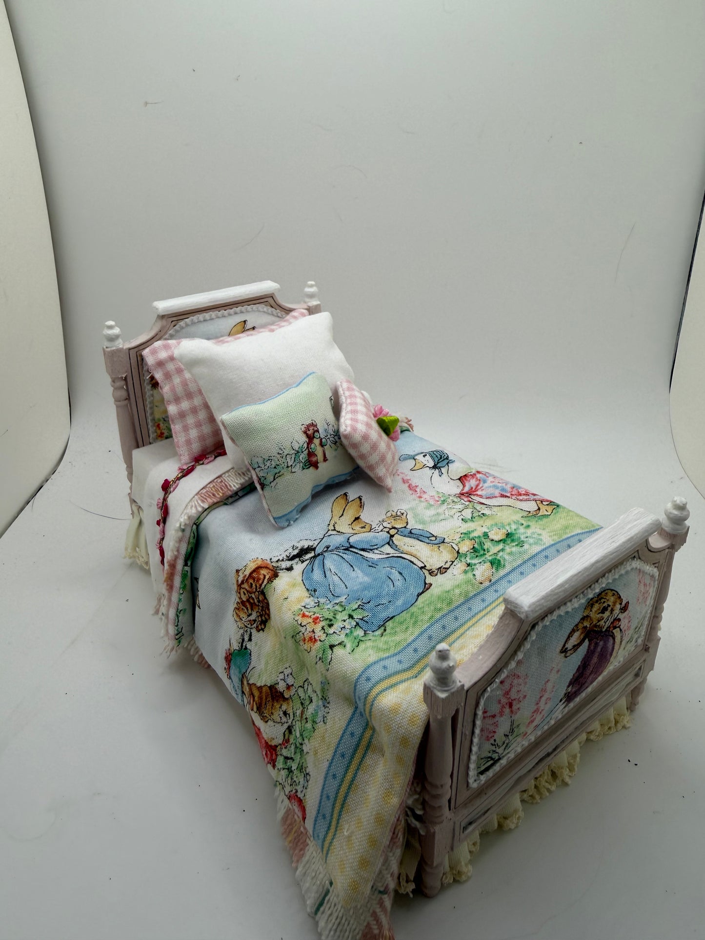1/12th - 1:12 - 1 inch scale Beatrix Potter Single bed (2 available)