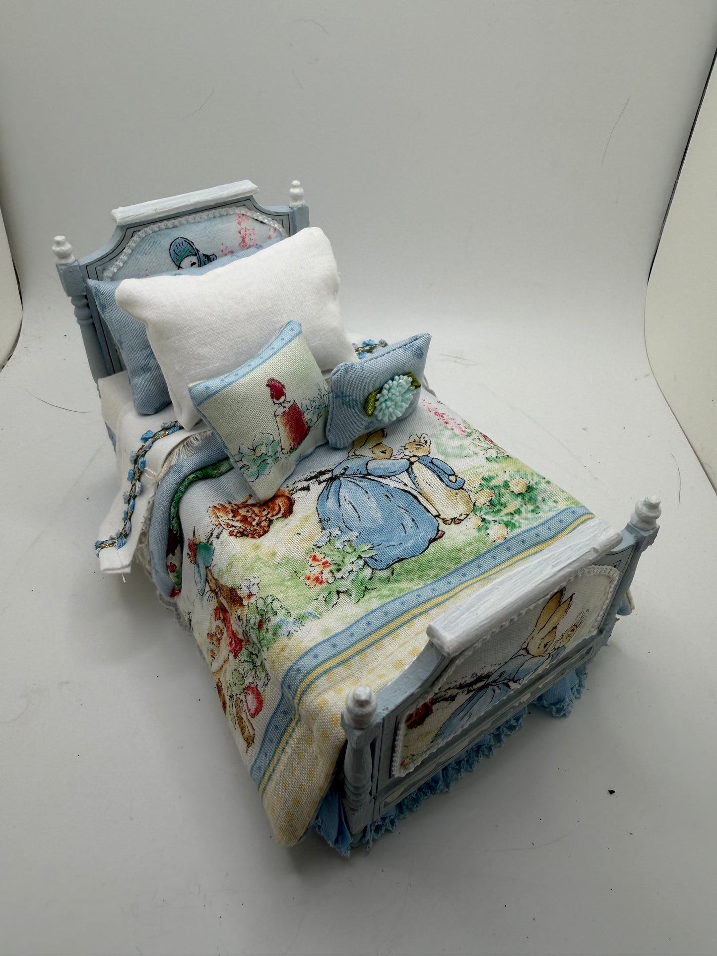 1/12th - 1:12 - 1 inch scale Beatrix Potter Single bed (2 available)