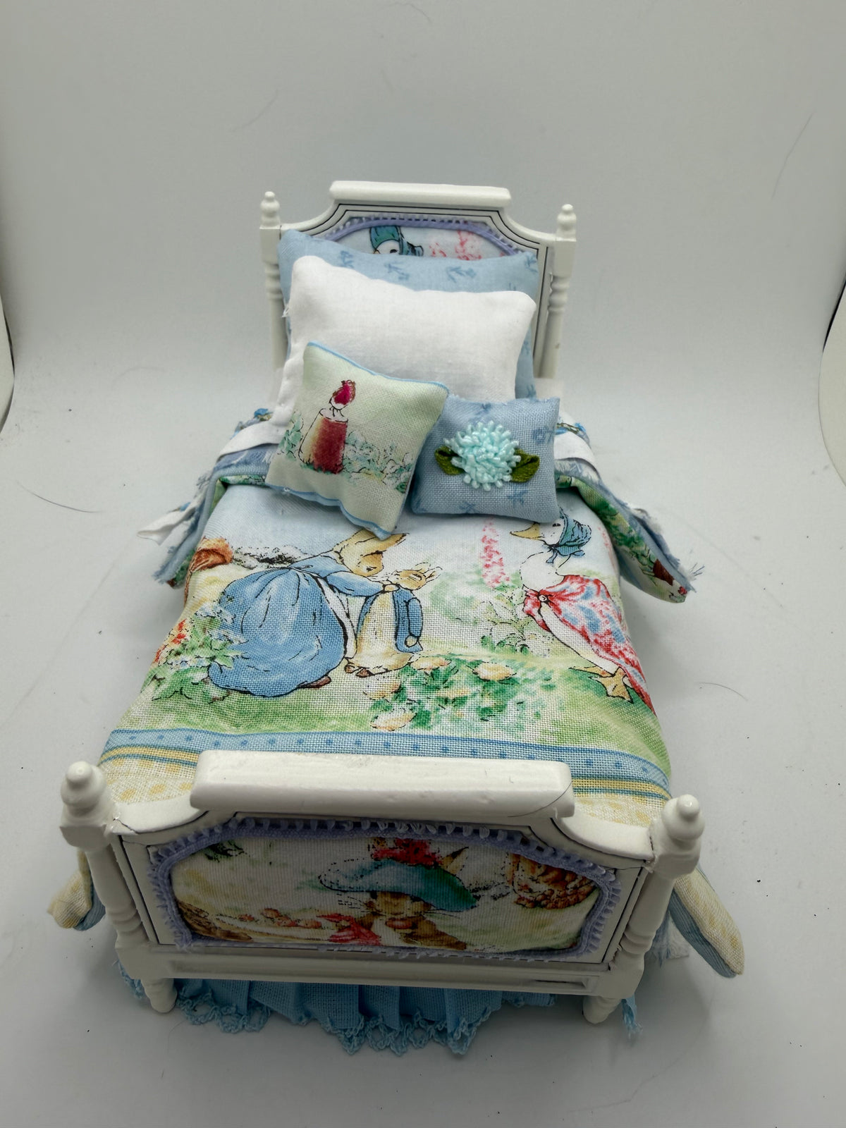1/12th - 1:12 - 1 inch scale Beatrix Potter Single bed (3 available)