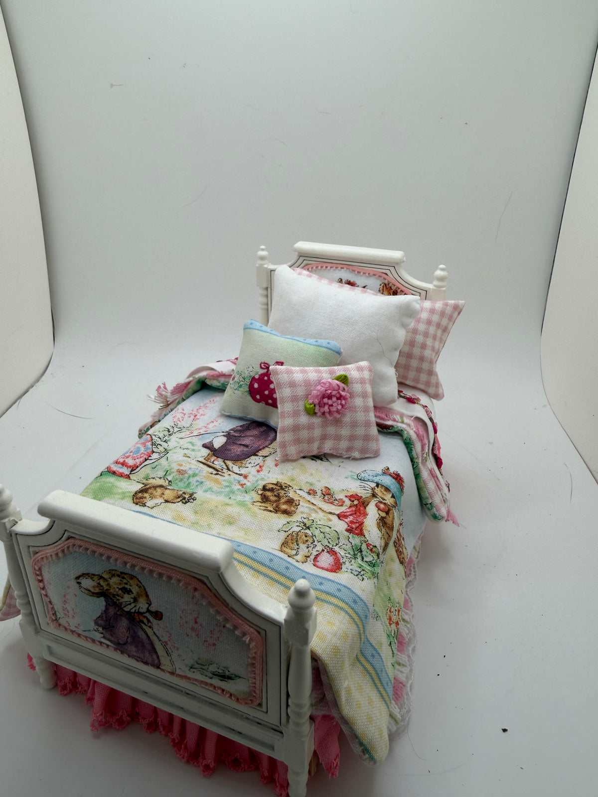 1/12th - 1:12 - 1 inch scale Beatrix Potter Single bed (3 available)