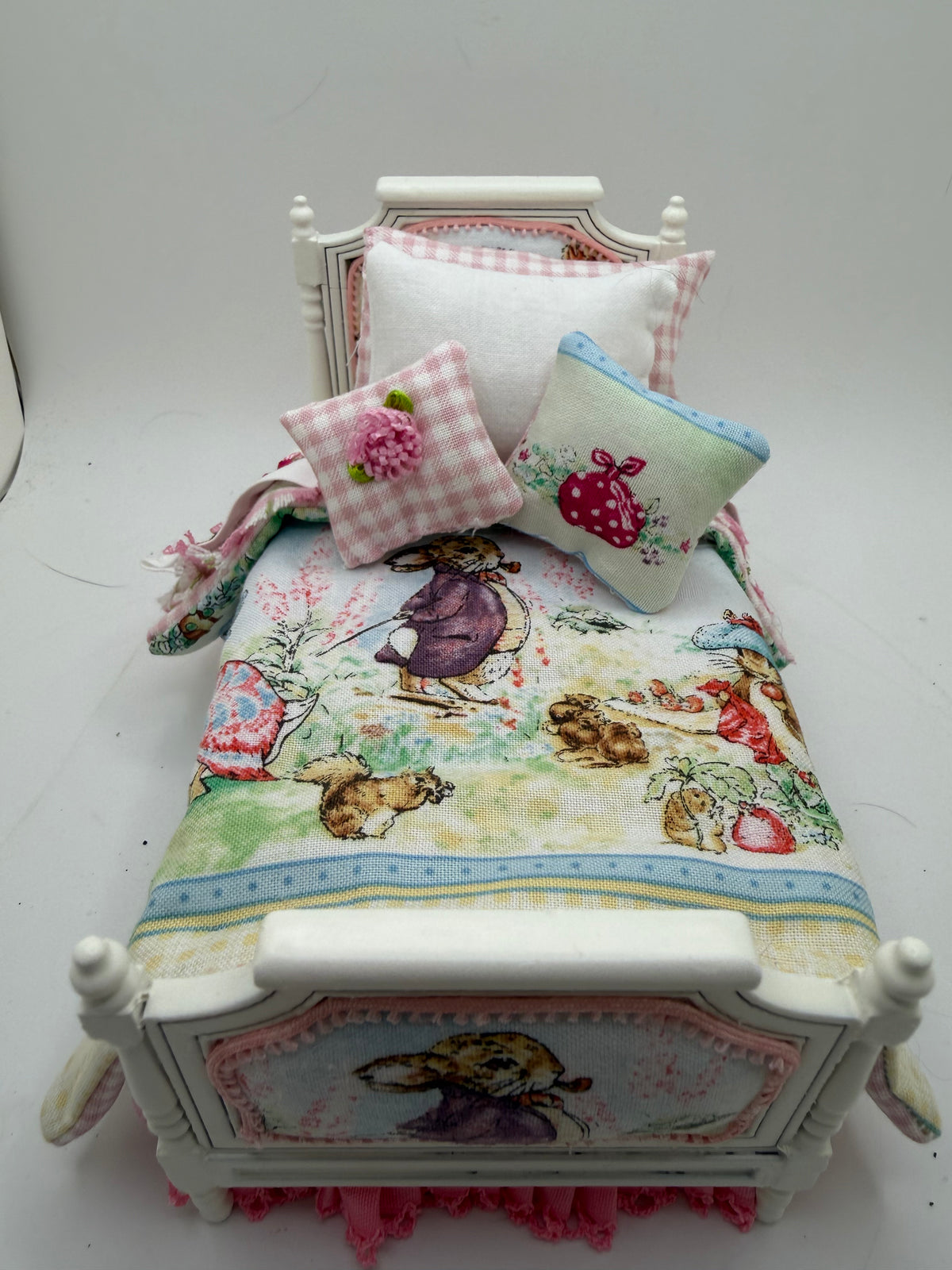 1/12th - 1:12 - 1 inch scale Beatrix Potter Single bed (3 available)