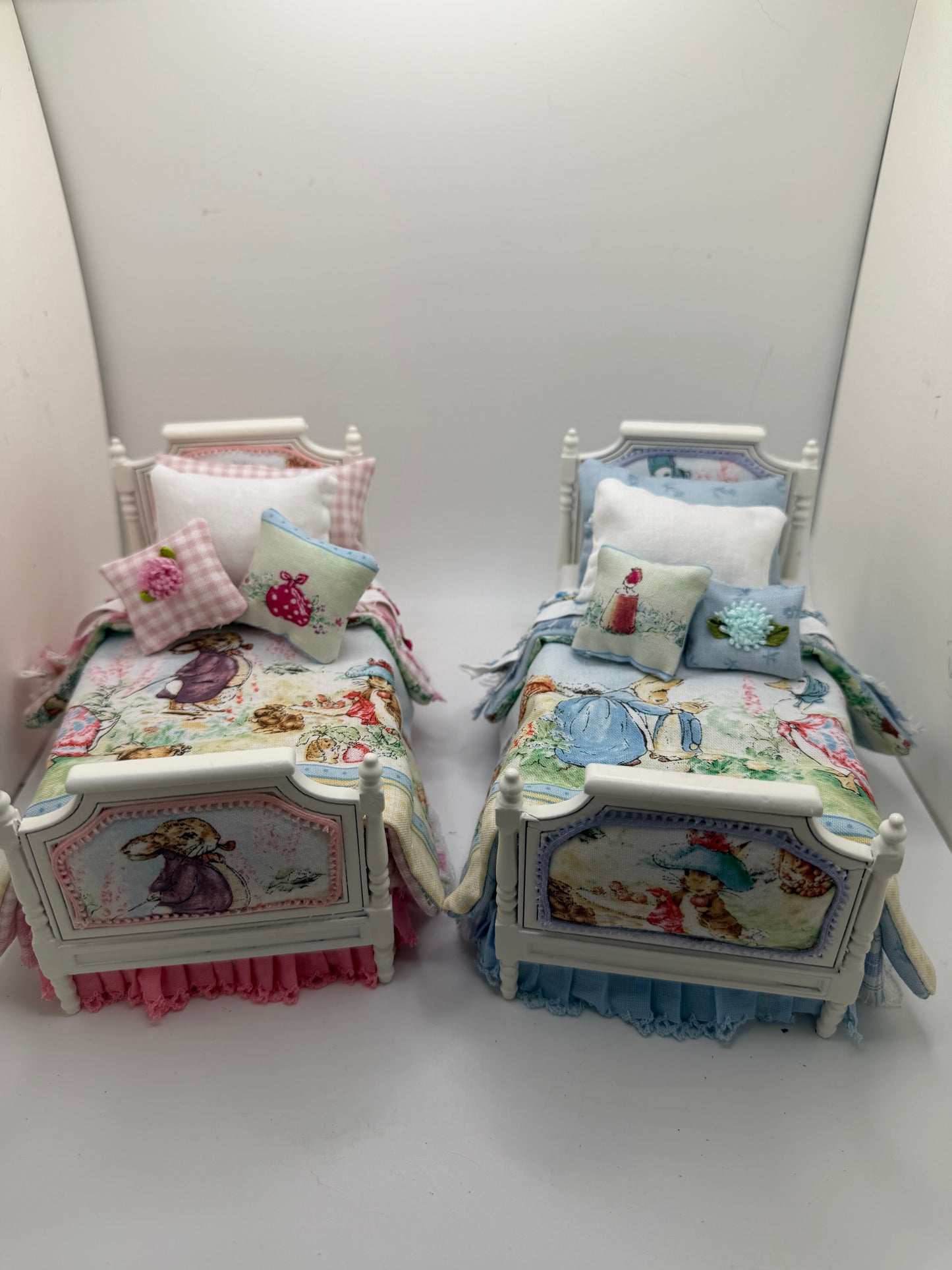 1/12th - 1:12 - 1 inch scale Beatrix Potter Single bed (3 available)