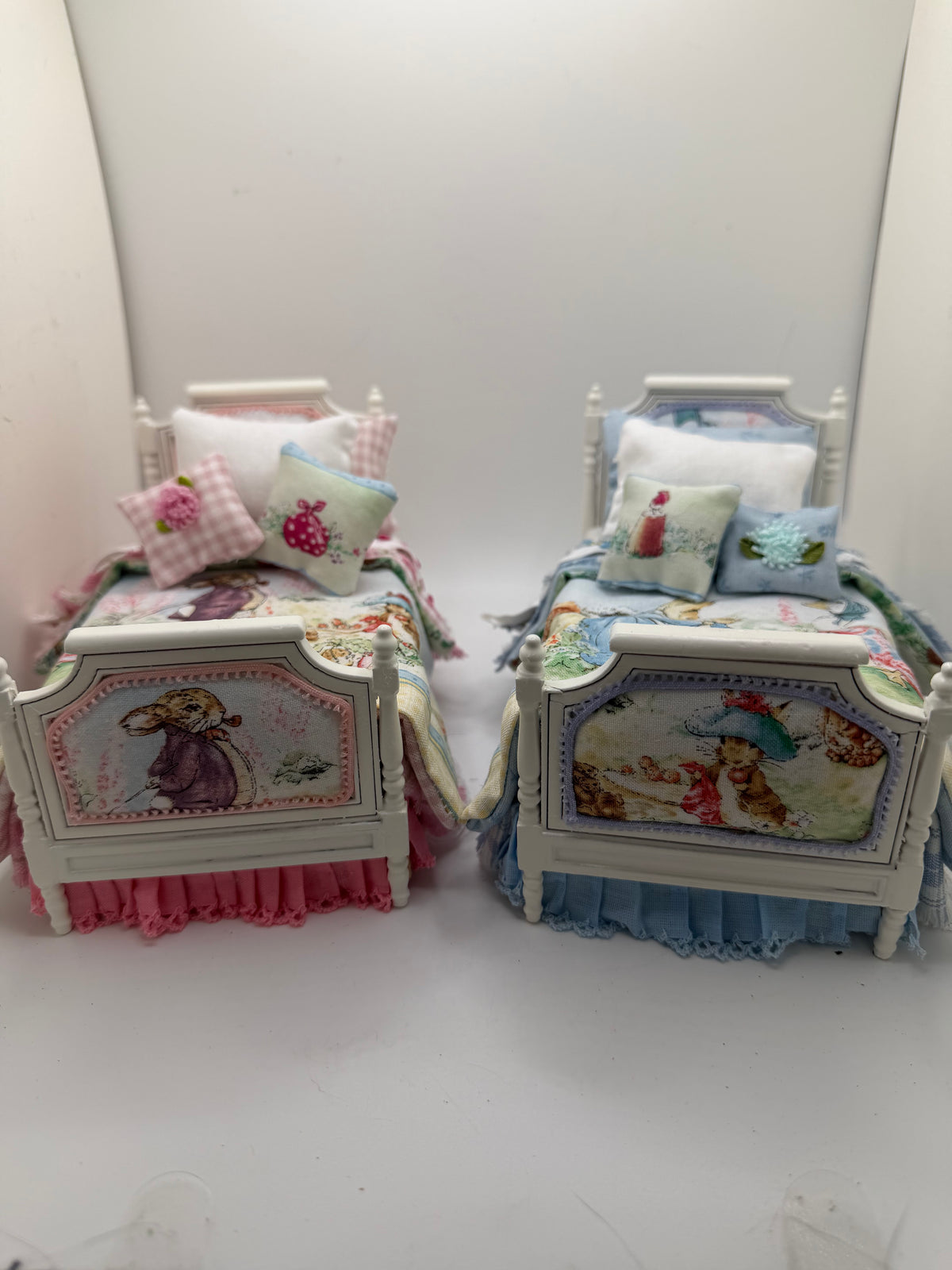 1/12th - 1:12 - 1 inch scale Beatrix Potter Single bed (3 available)