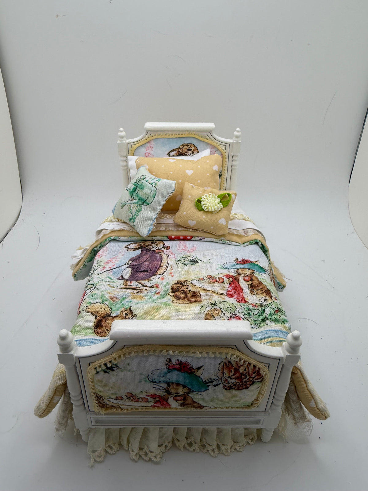1/12th - 1:12 - 1 inch scale Beatrix Potter Single bed (3 available)