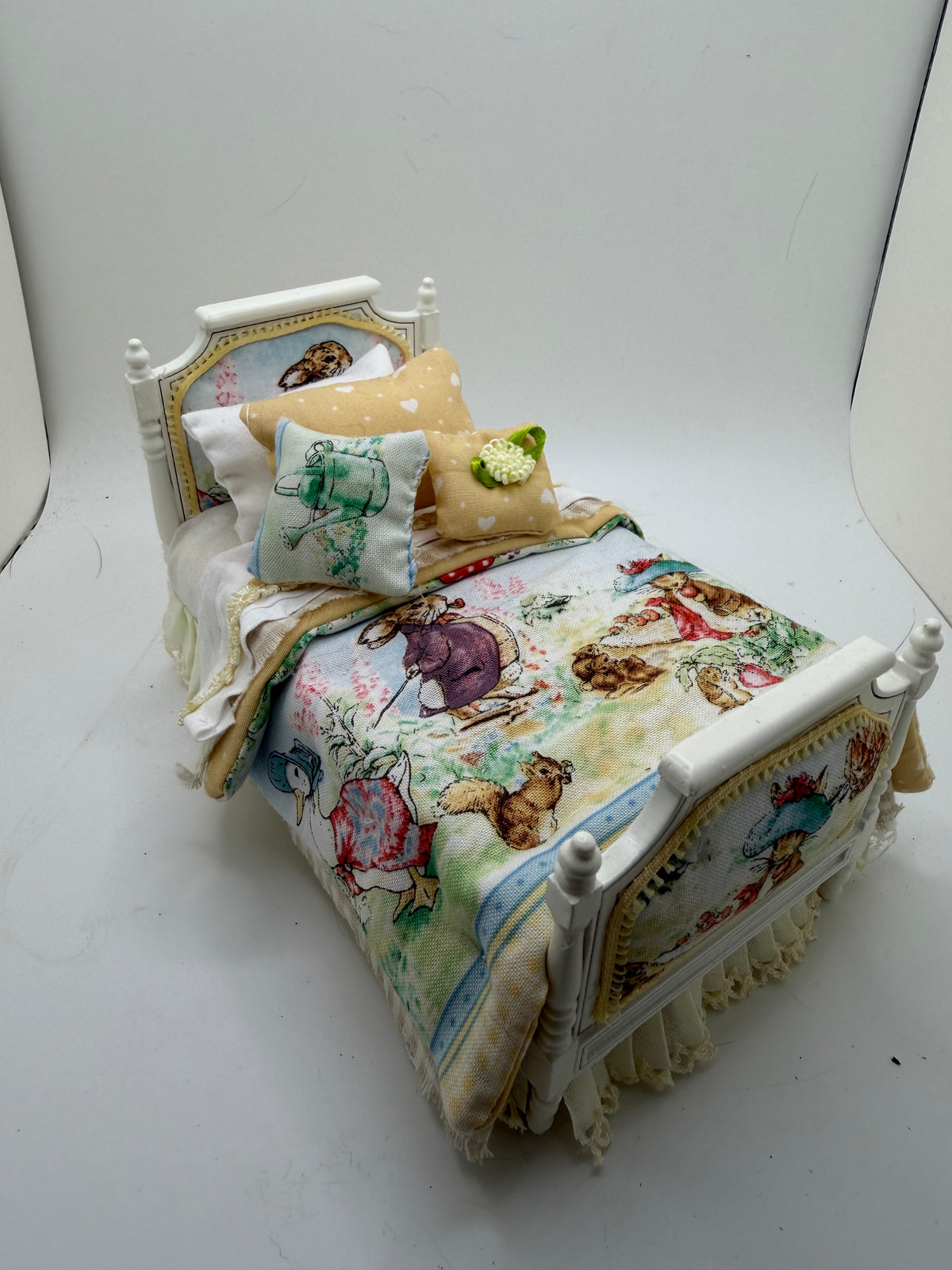 1/12th - 1:12 - 1 inch scale Beatrix Potter Single bed (3 available)