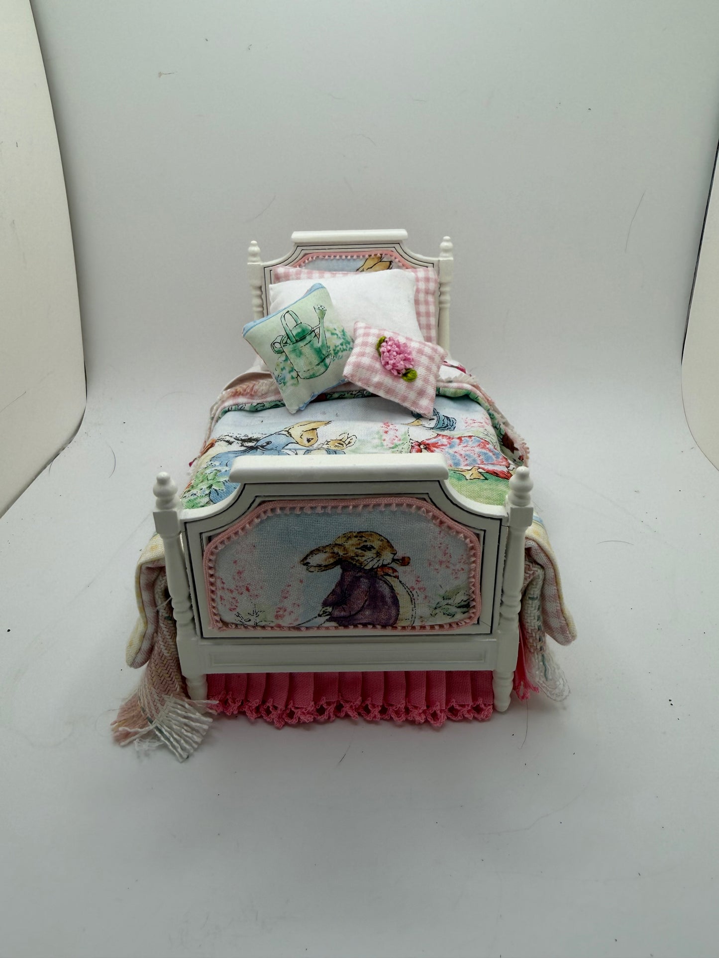 1/12th - 1:12 - 1 inch scale Beatrix Potter Single bed (2 available)